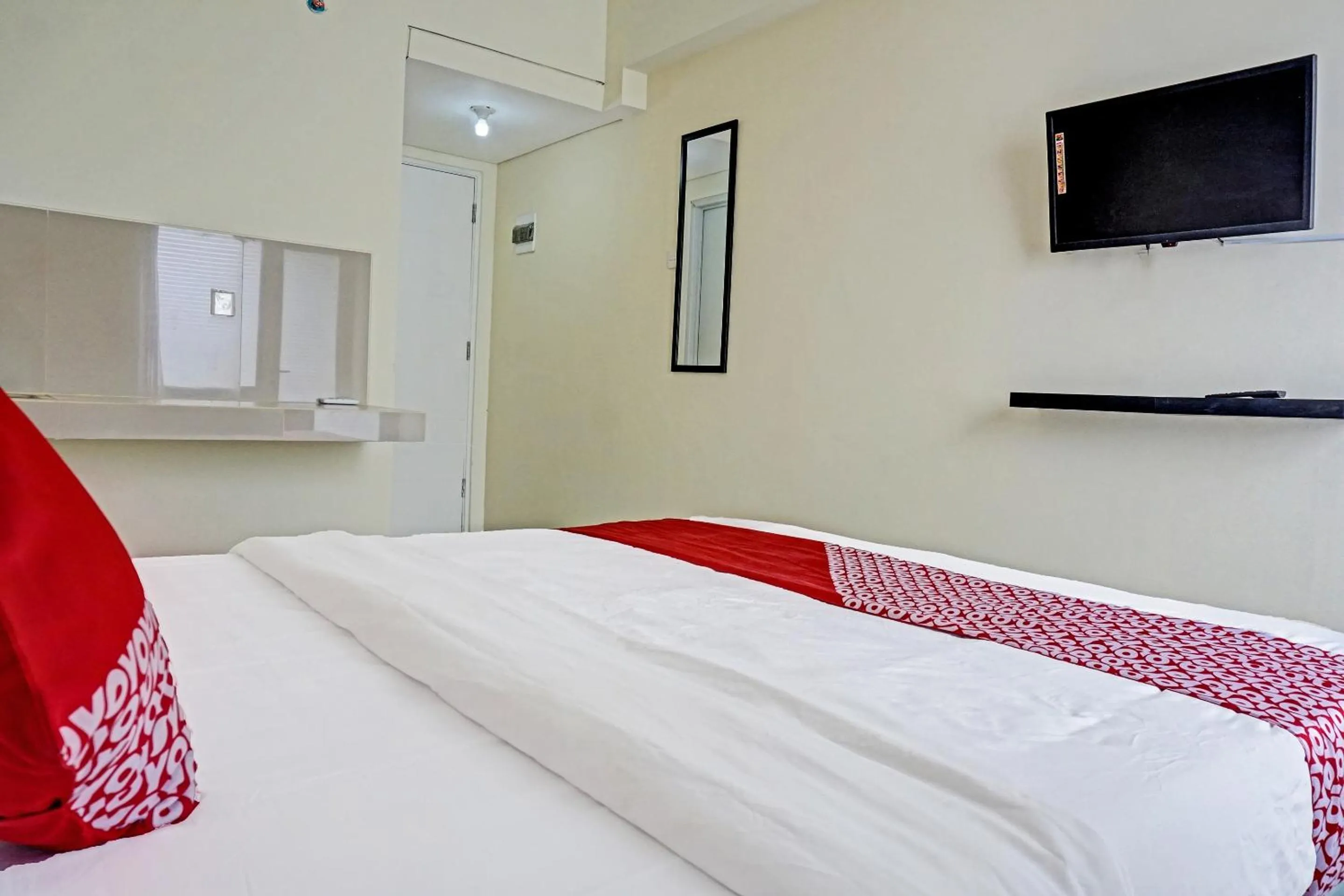 Bedroom, Bed in Hotel O Skyland Bogorienze Apartment