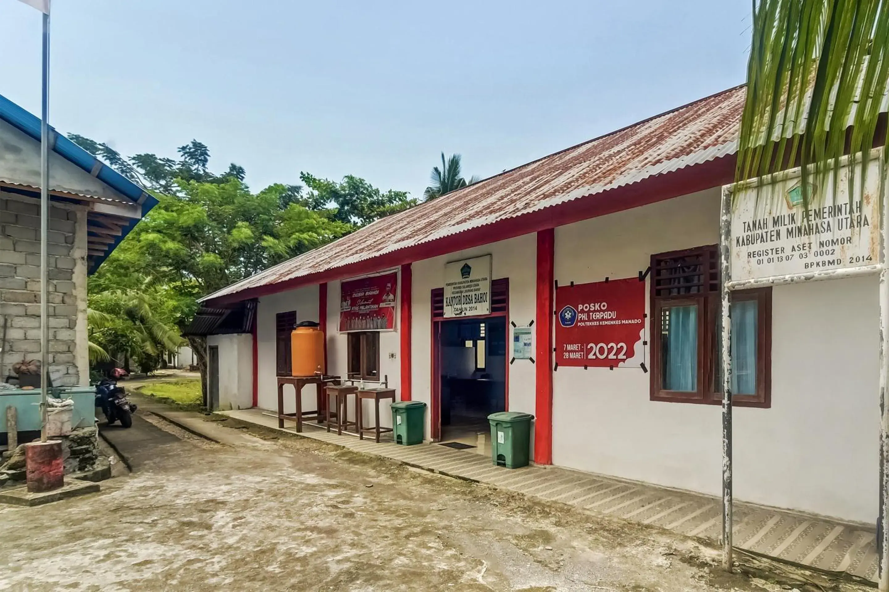 Facade/entrance in OYO Homes 91148 Homesstay Desa Wisata Bahoi Near Ekowisata Mangrove Desa Bahoi Facade/entrance in OYO Homes 91148 Homesstay Desa Wisata Bahoi Near Ekowisata Mangrove Desa Bahoi