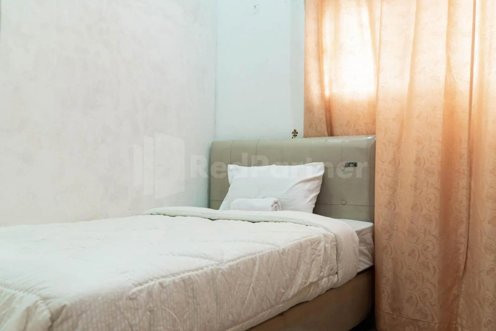 Bedroom, Bed in Asri Residence near Jalan Iskandar Muda Medan Mitra RedDoorz