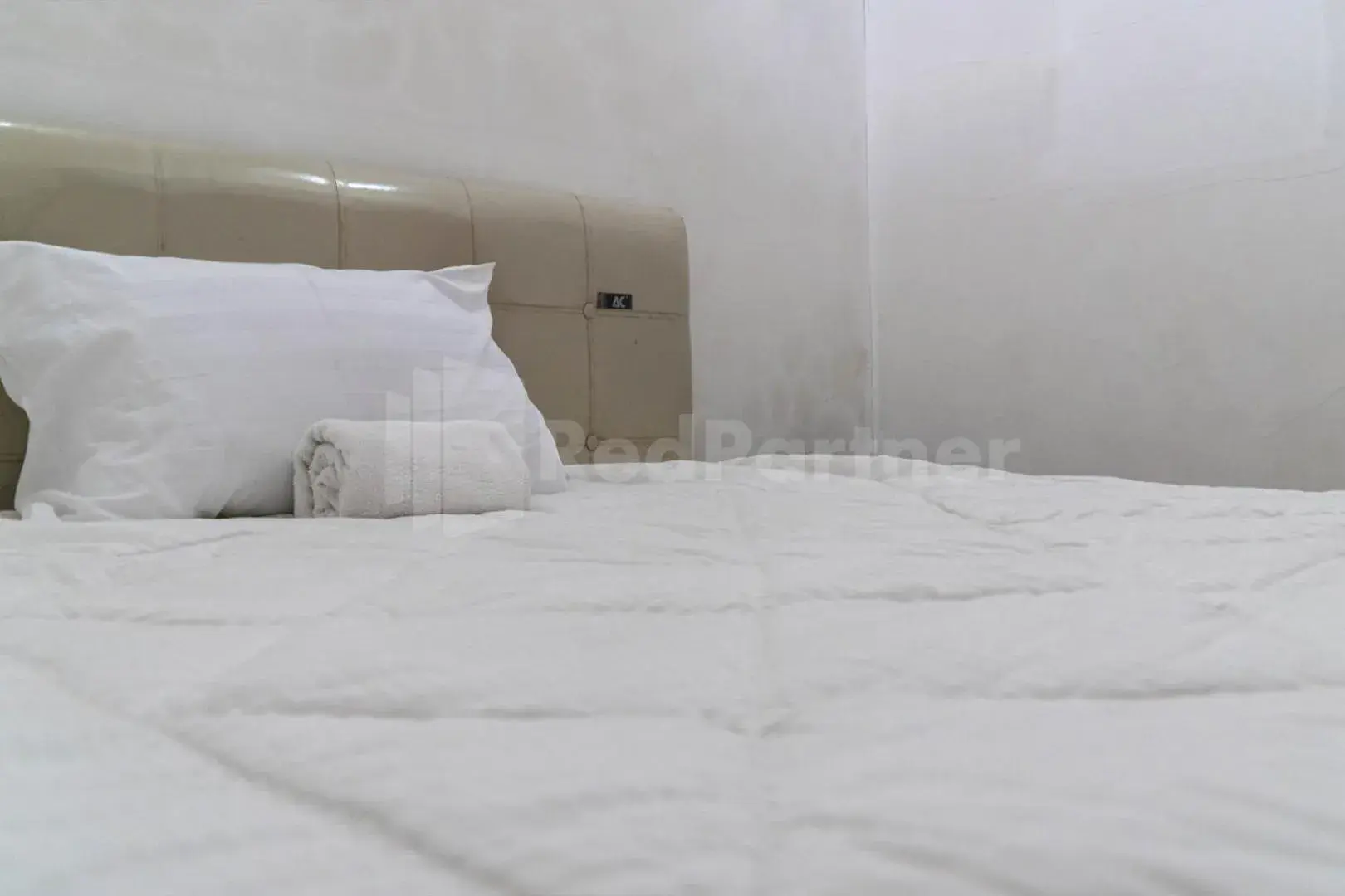 Bedroom, Bed in Asri Residence near Jalan Iskandar Muda Medan Mitra RedDoorz Bedroom, Bed in Asri Residence near Jalan Iskandar Muda Medan Mitra RedDoorz