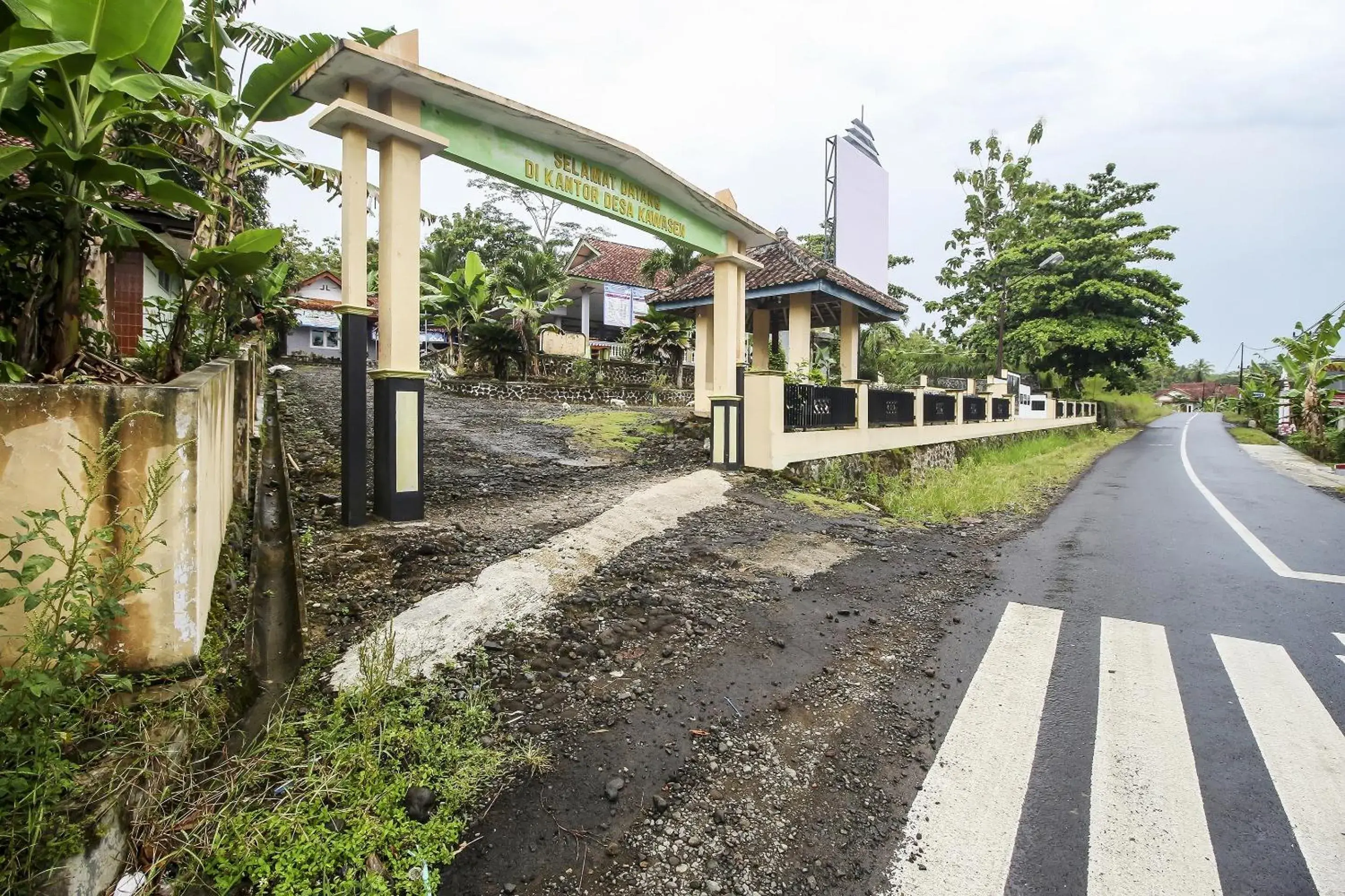 Facade/entrance in Hotel O Desa Wisata Kawasen Facade/entrance in Hotel O Desa Wisata Kawasen