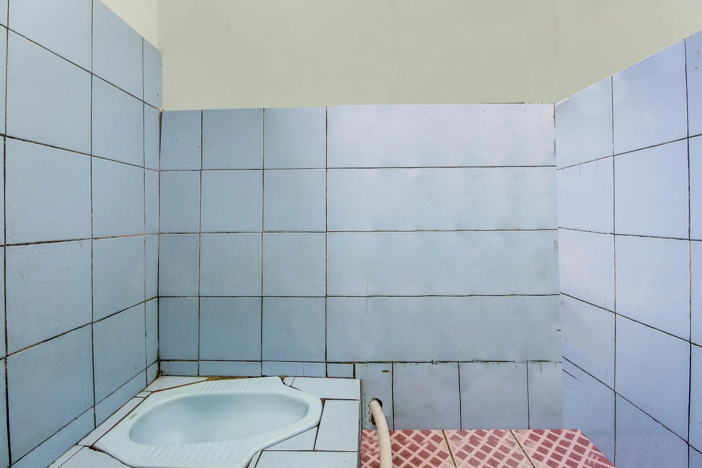 Bathroom in Hotel O Desa Wisata Selamanik Ciamis