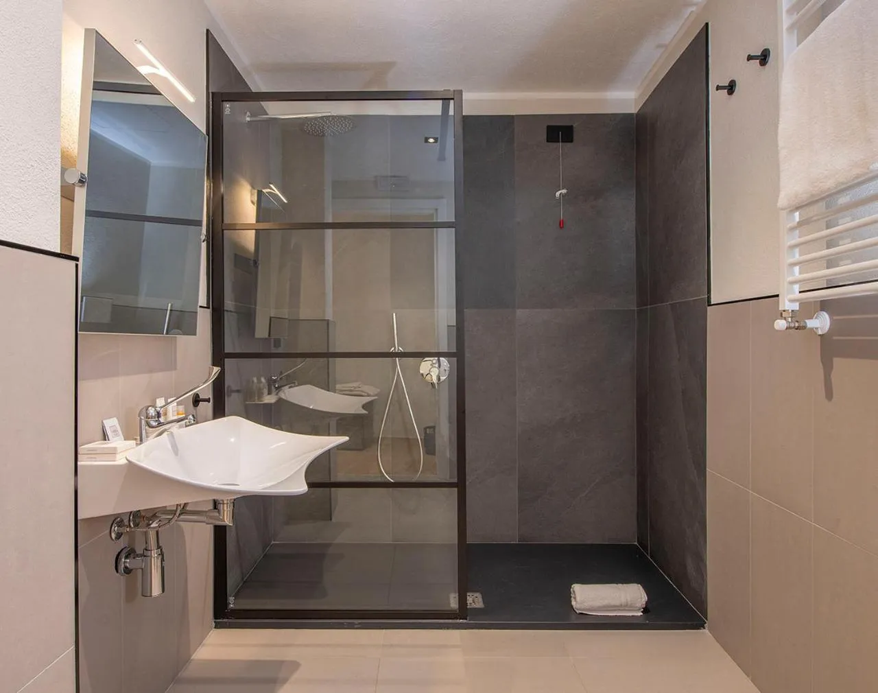 MEM Lodge and Suite