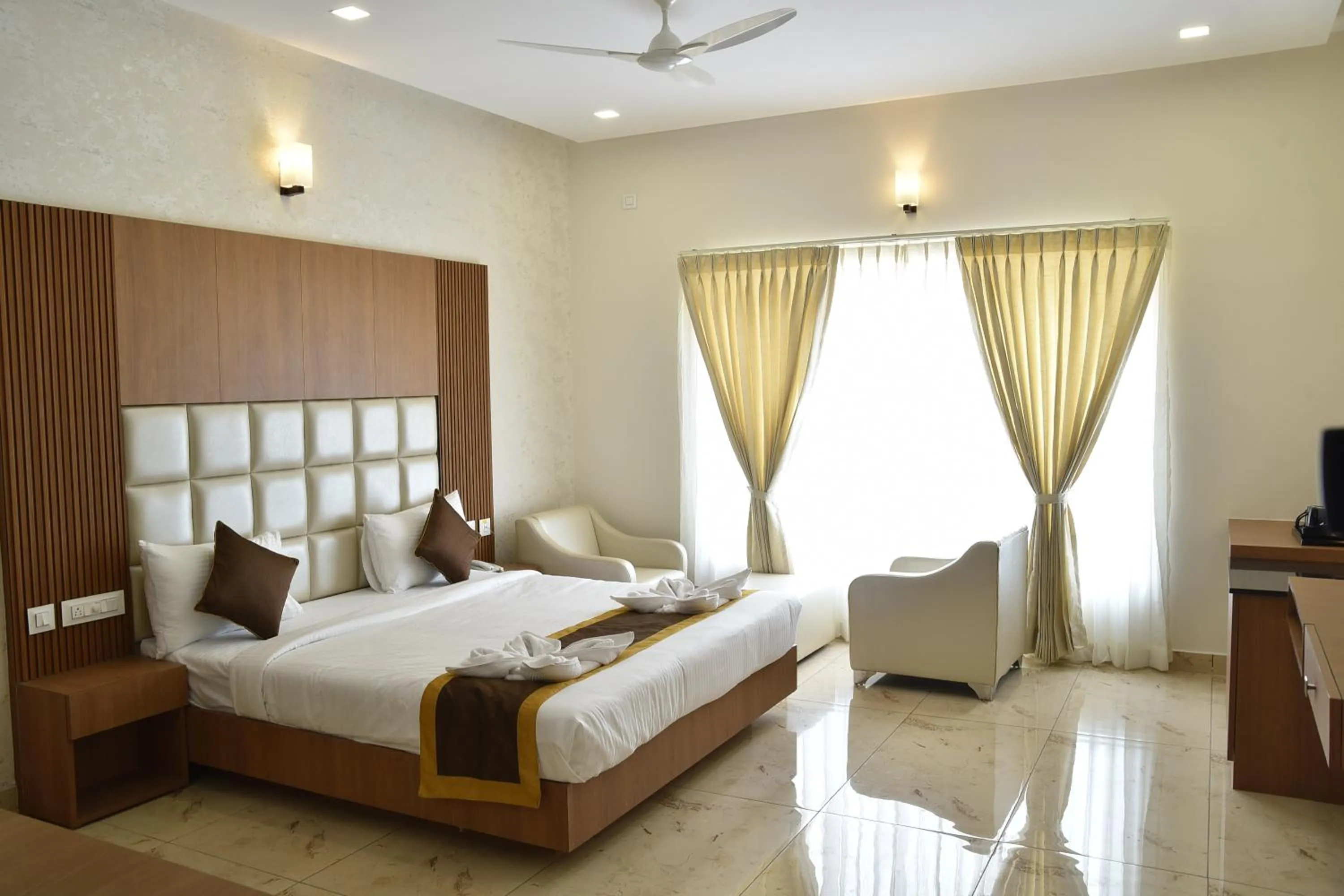 Bed in Sukhi A Luxury Stay Inn