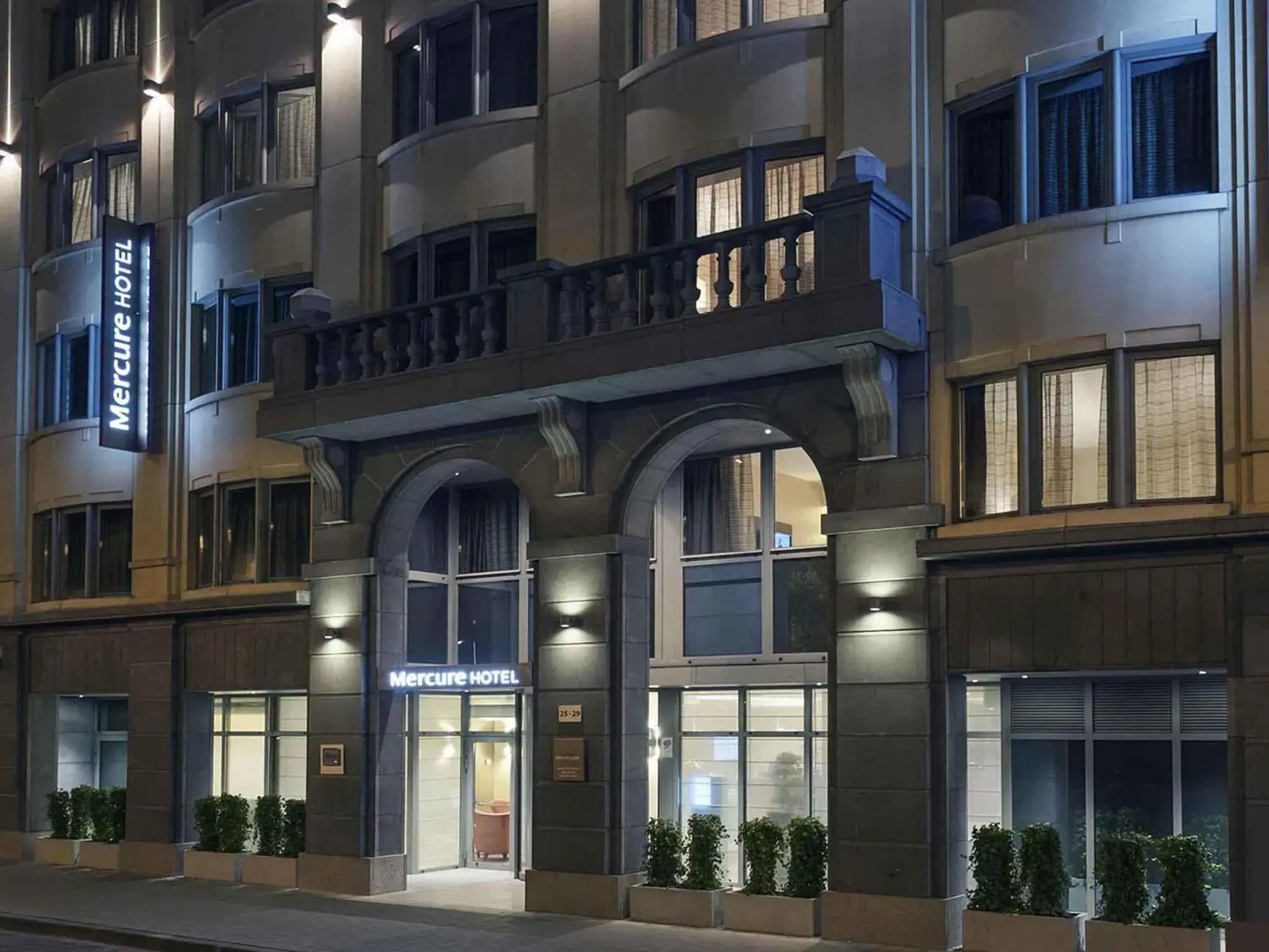Property building in Mercure Hotel Brussels Centre Midi Property building in Mercure Hotel Brussels Centre Midi