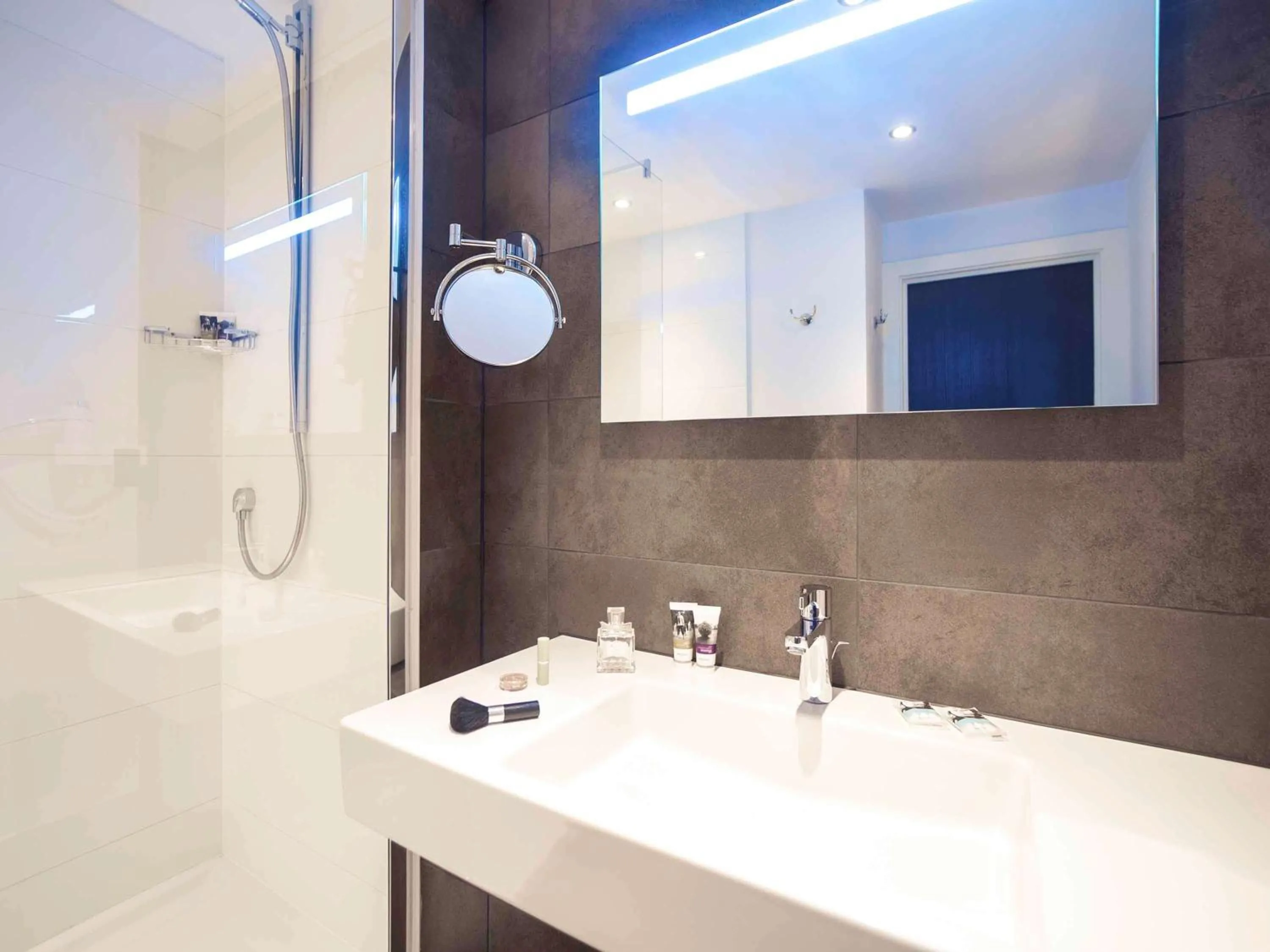 Photo of the whole room in Mercure Hotel Brussels Centre Midi