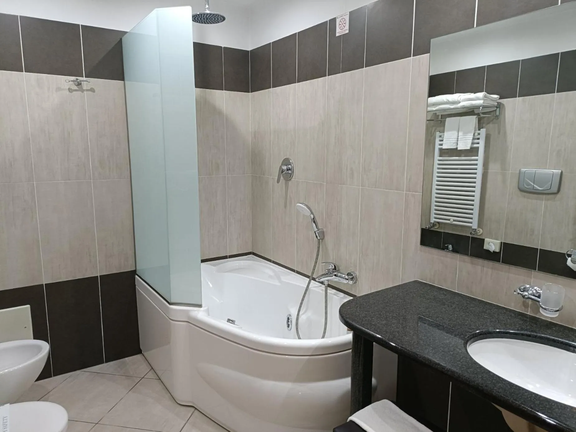 Shower in Green Hotel Ninfa