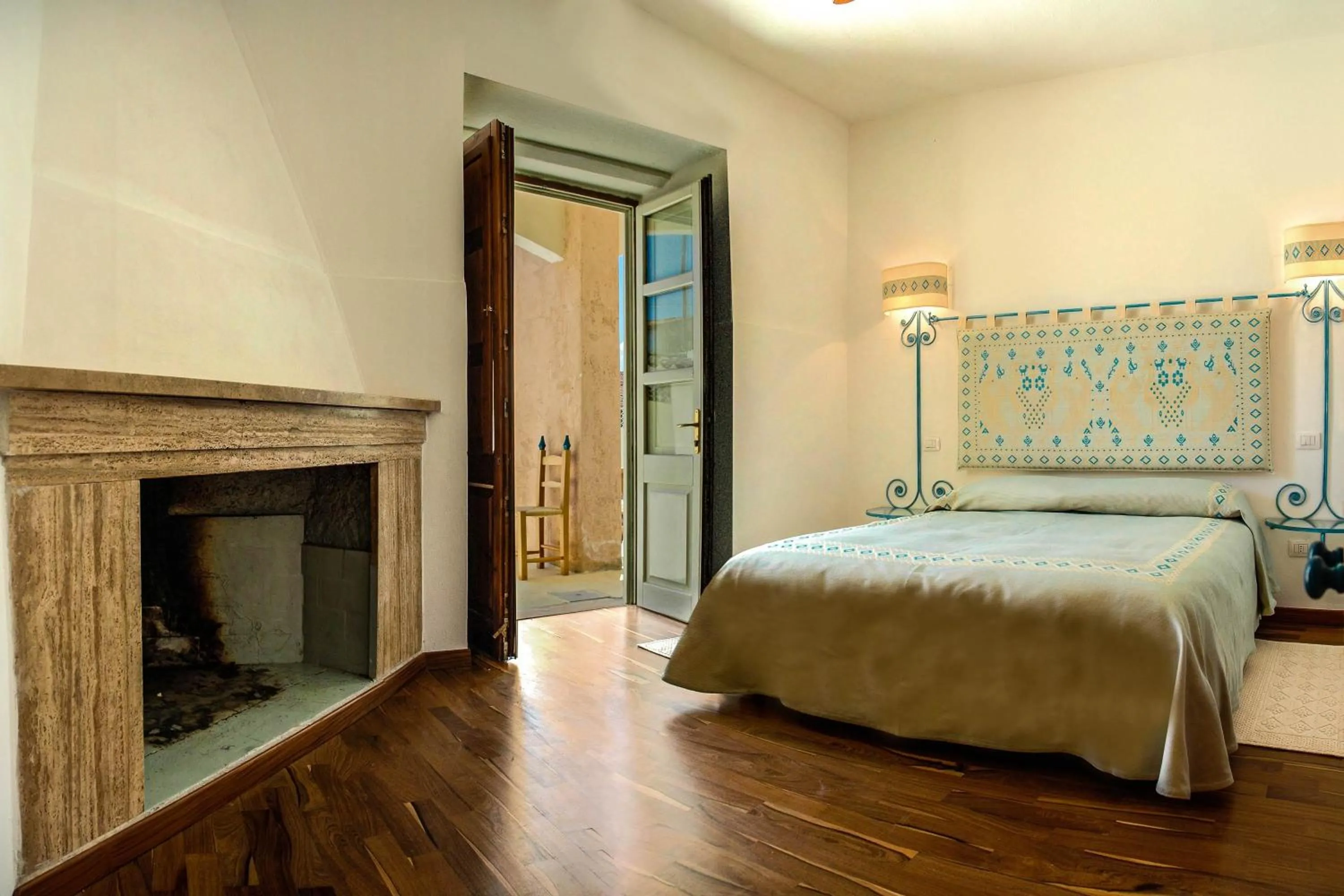 Photo of the whole room in Omu Axiu