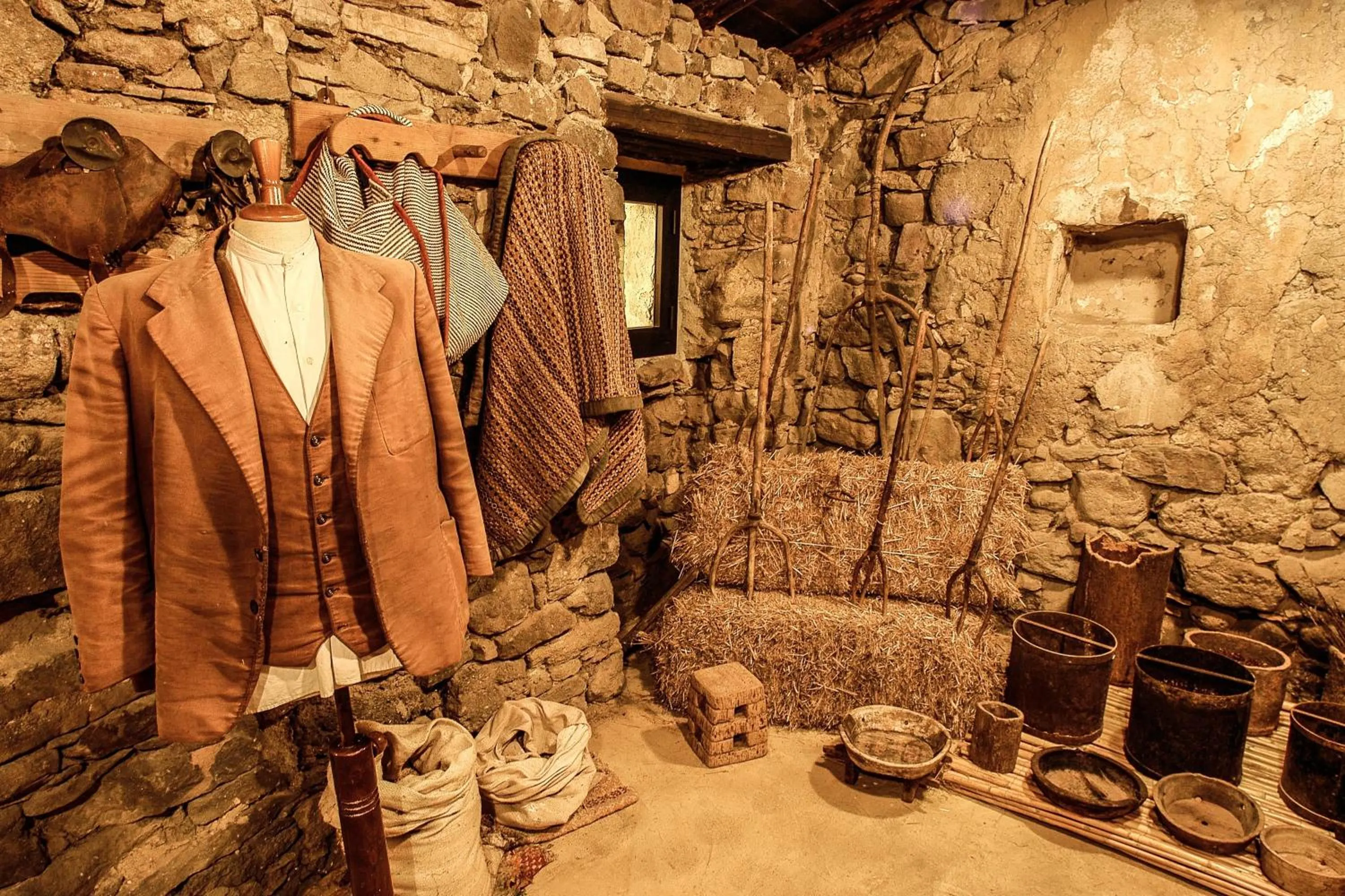 Entertainment in Omu Axiu