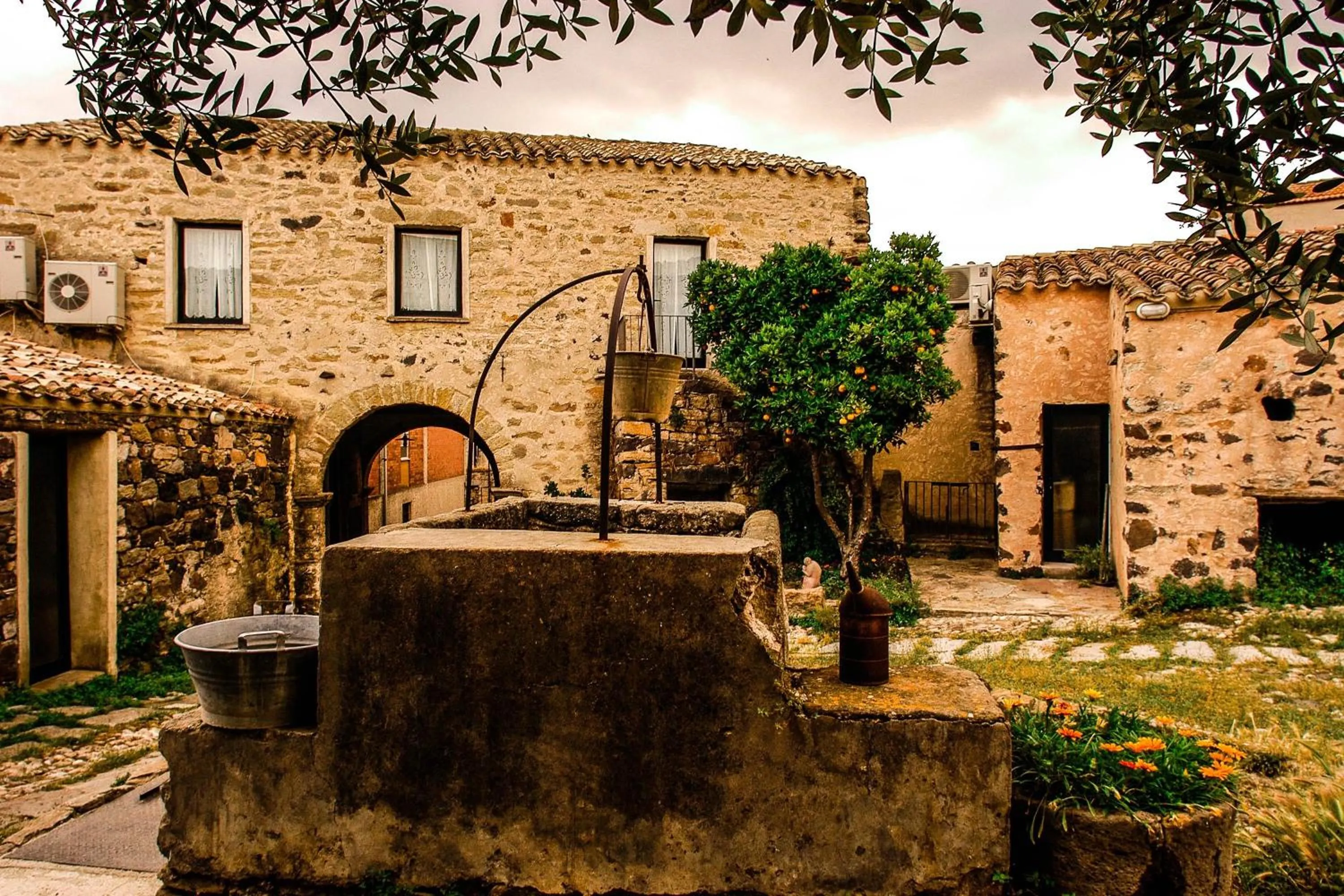 Facade/entrance in Omu Axiu