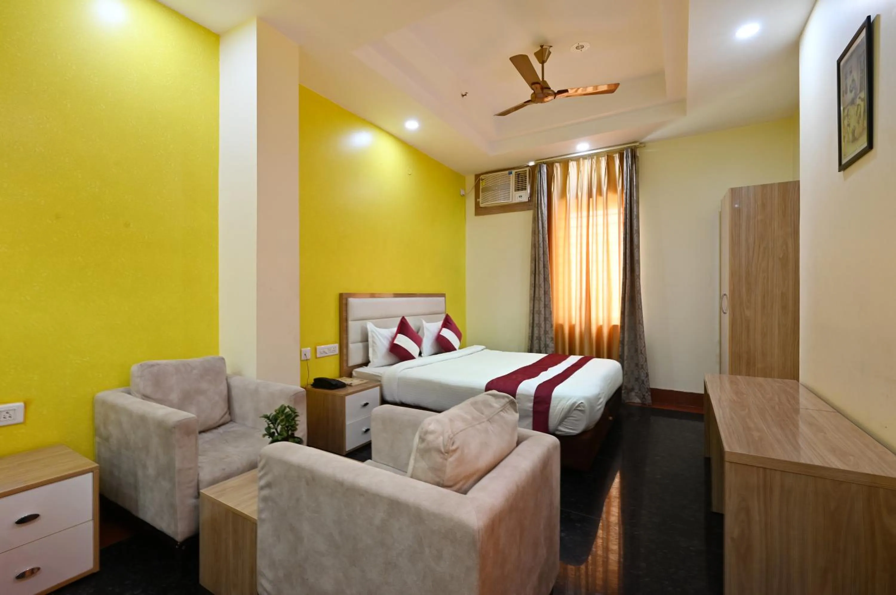 Bed in Hotel SKS Grand Palace-Vrindāvan