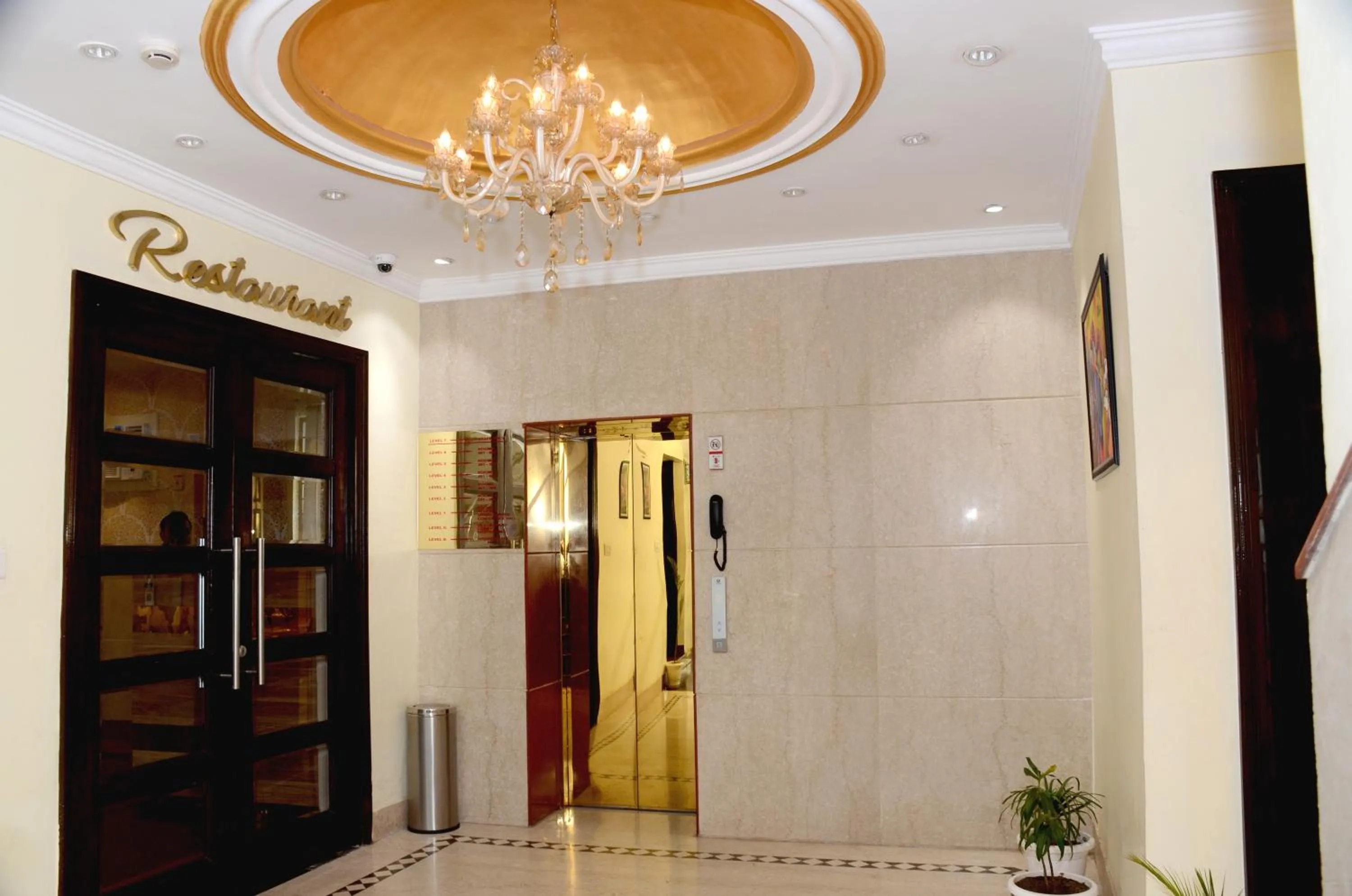 Lobby or reception in Hotel SKS Grand Palace-Vrindāvan