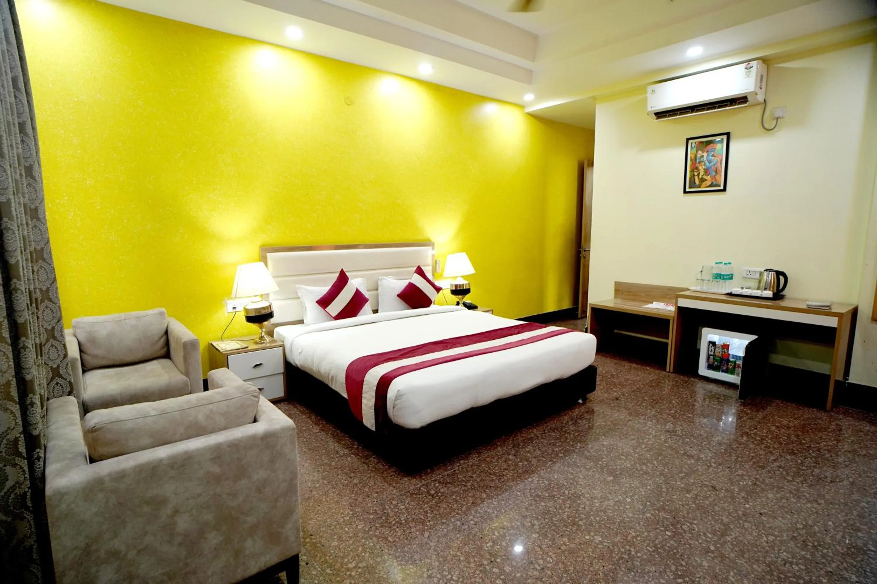 Bed in Hotel SKS Grand Palace-Vrindāvan