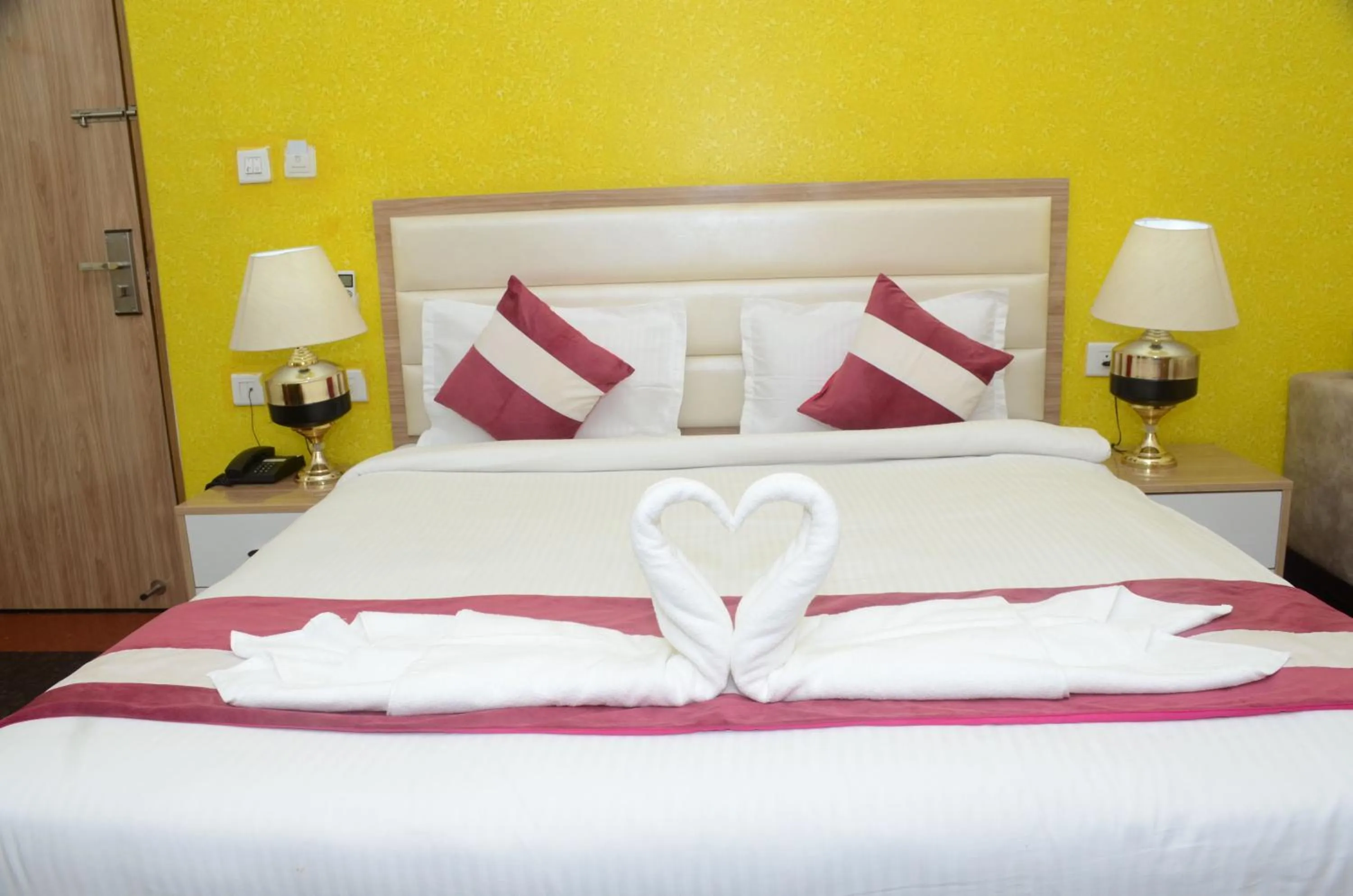 Bed in Hotel SKS Grand Palace-Vrindāvan