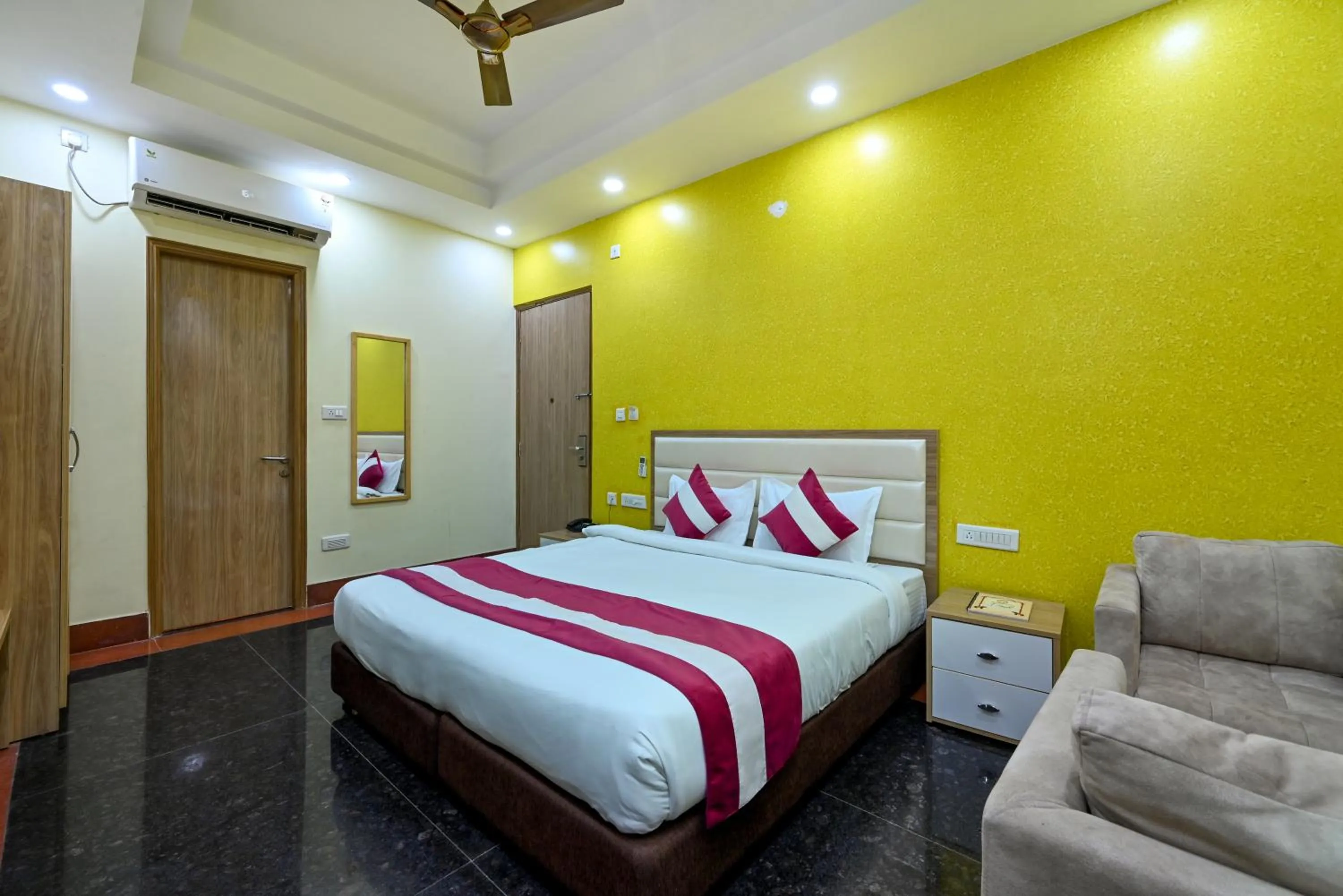 Photo of the whole room, Bed in Hotel SKS Grand Palace-Vrindāvan