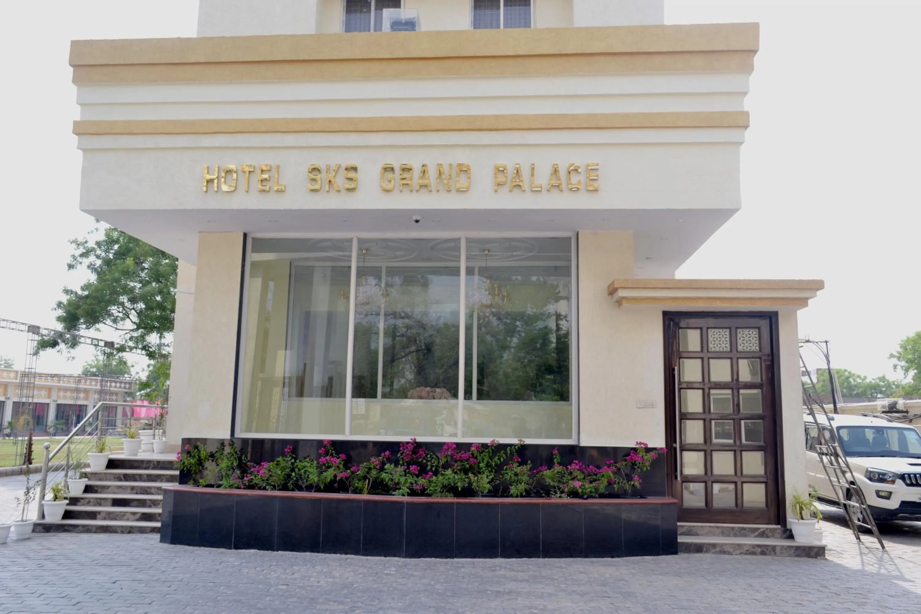 Facade/entrance in Hotel SKS Grand Palace-Vrindāvan