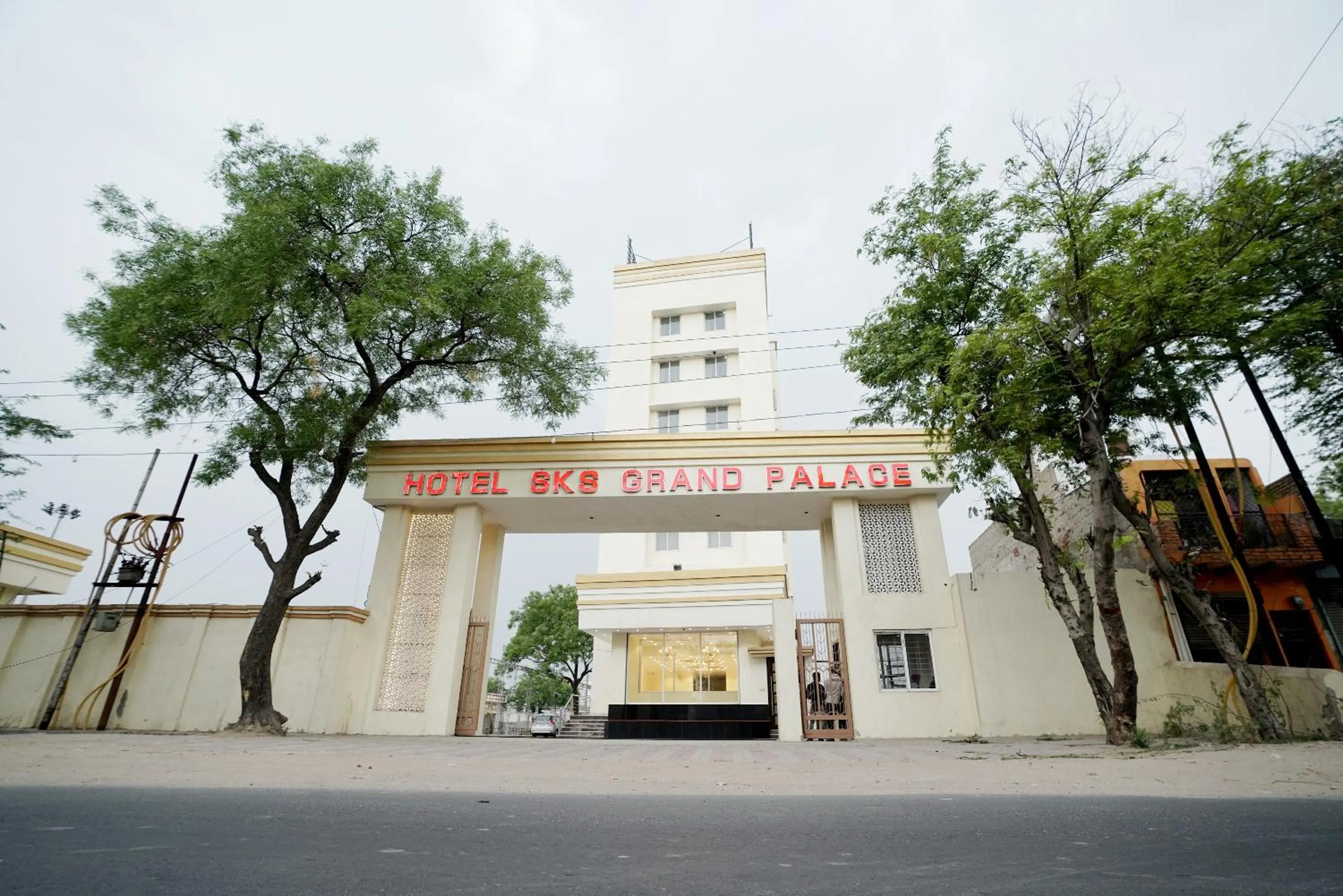 Property building in Hotel SKS Grand Palace-Vrindāvan