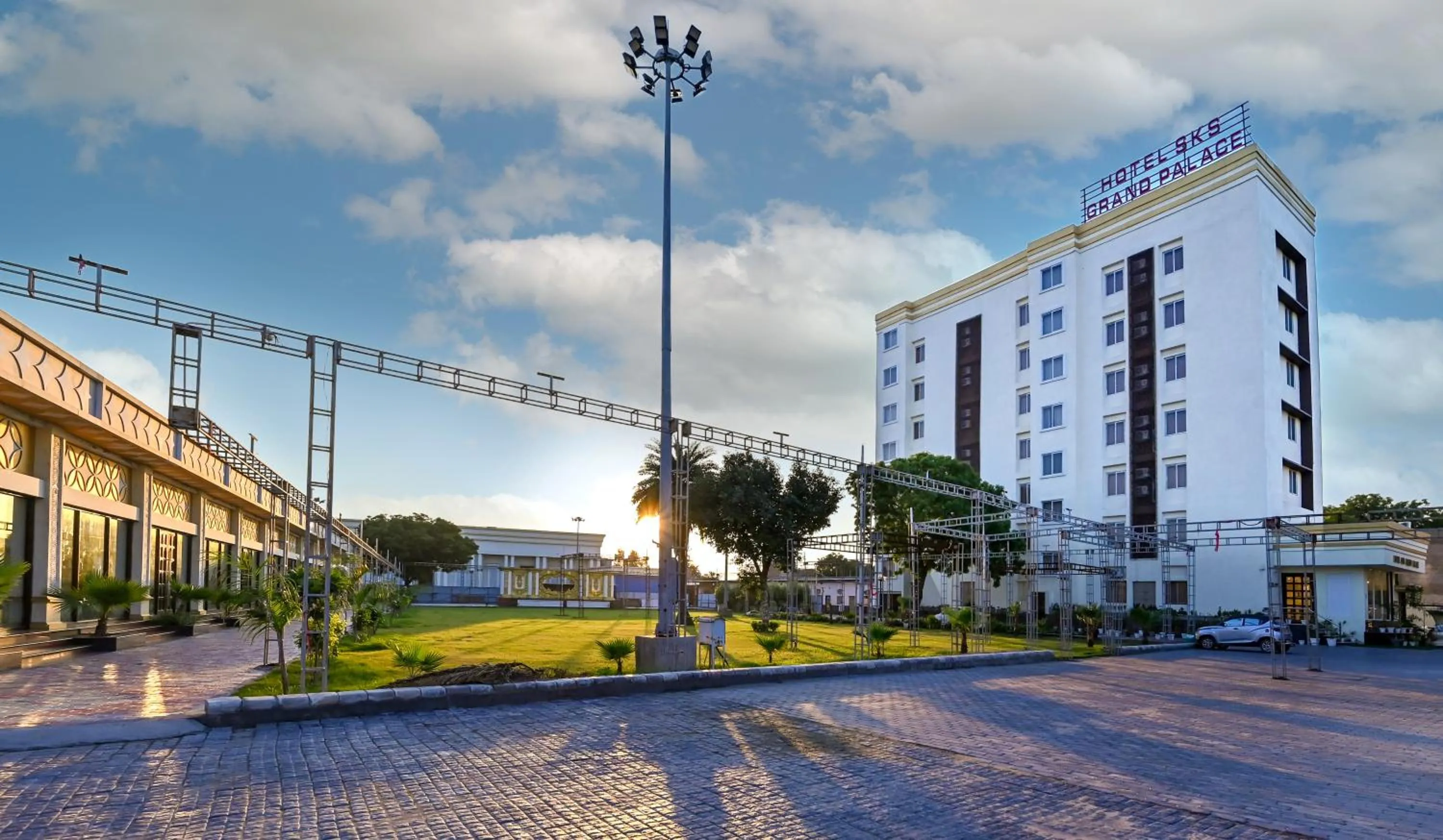 Property building in Hotel SKS Grand Palace-Vrindāvan