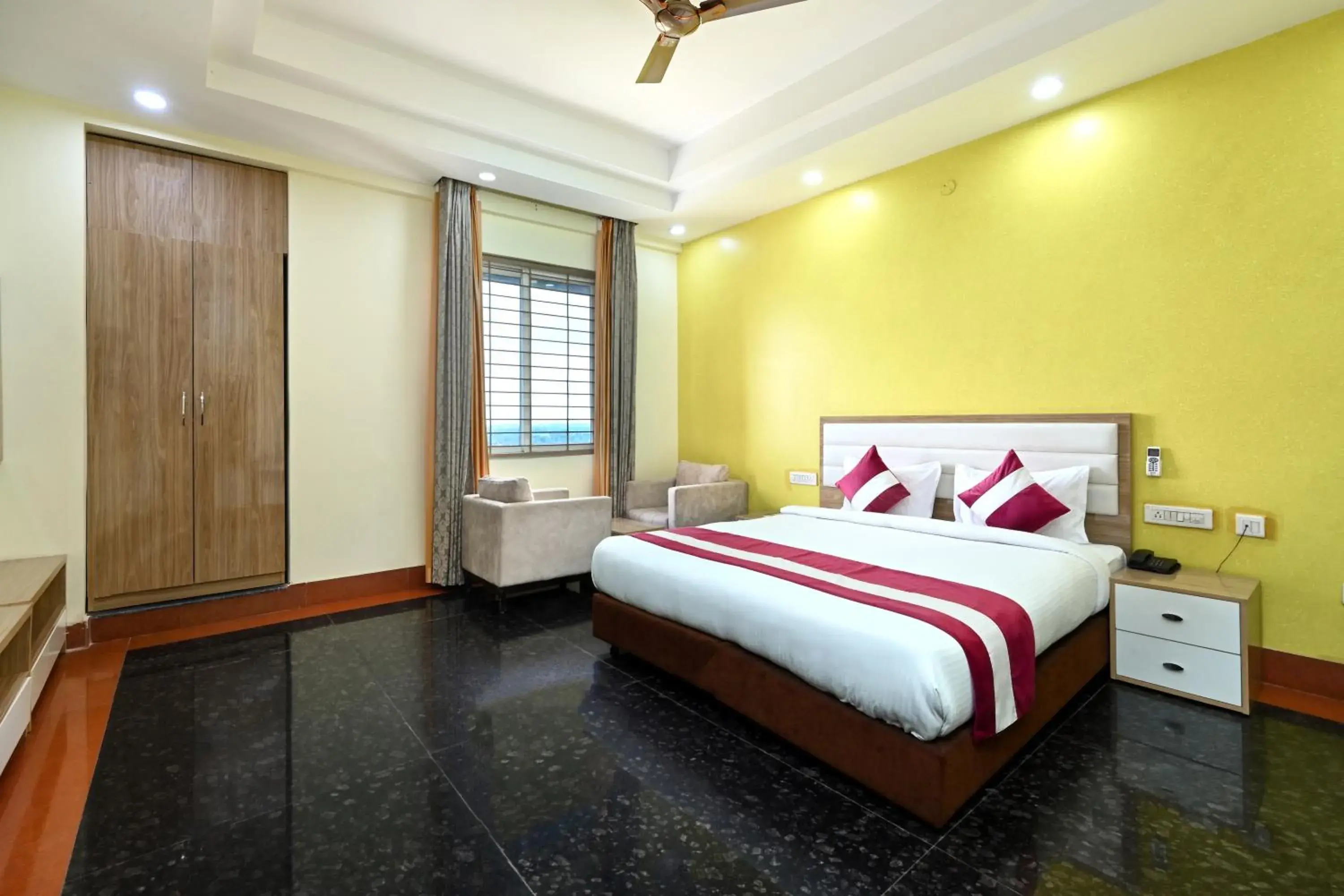 Deluxe Double Room in Hotel SKS Grand Palace-Vrindāvan Deluxe Double Room in Hotel SKS Grand Palace-Vrindāvan