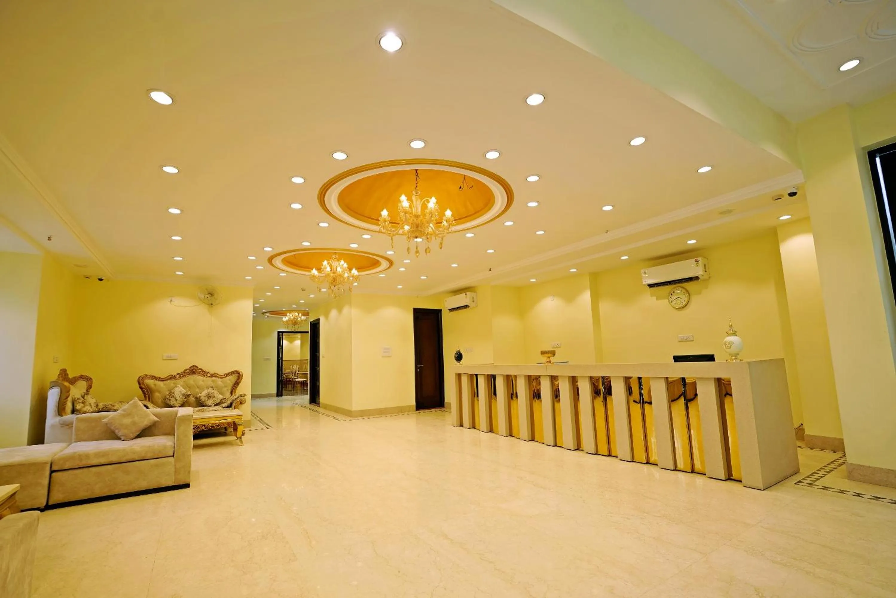Lobby or reception in Hotel SKS Grand Palace-Vrindāvan