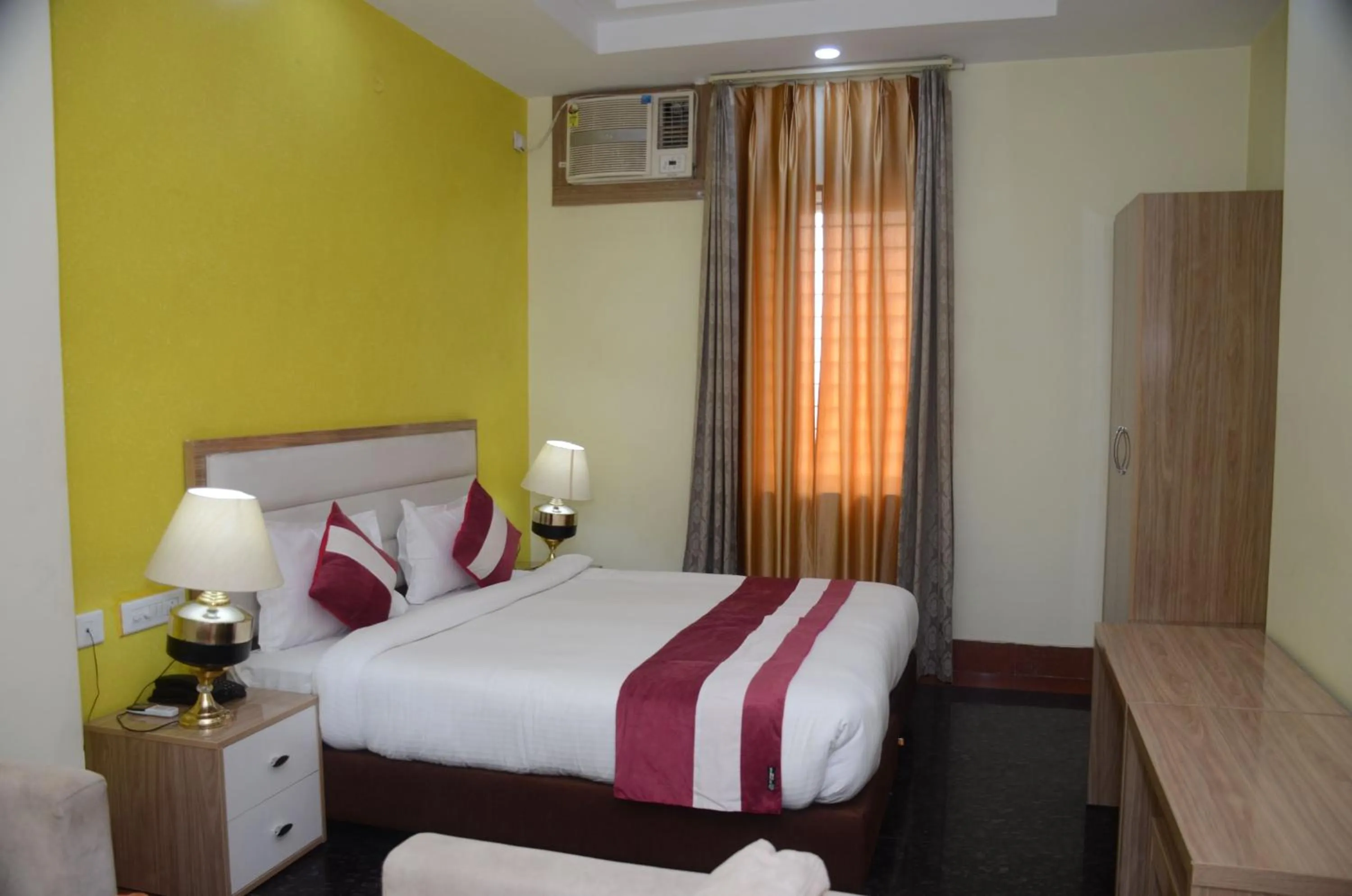 Bedroom, Bed in Hotel SKS Grand Palace-Vrindāvan