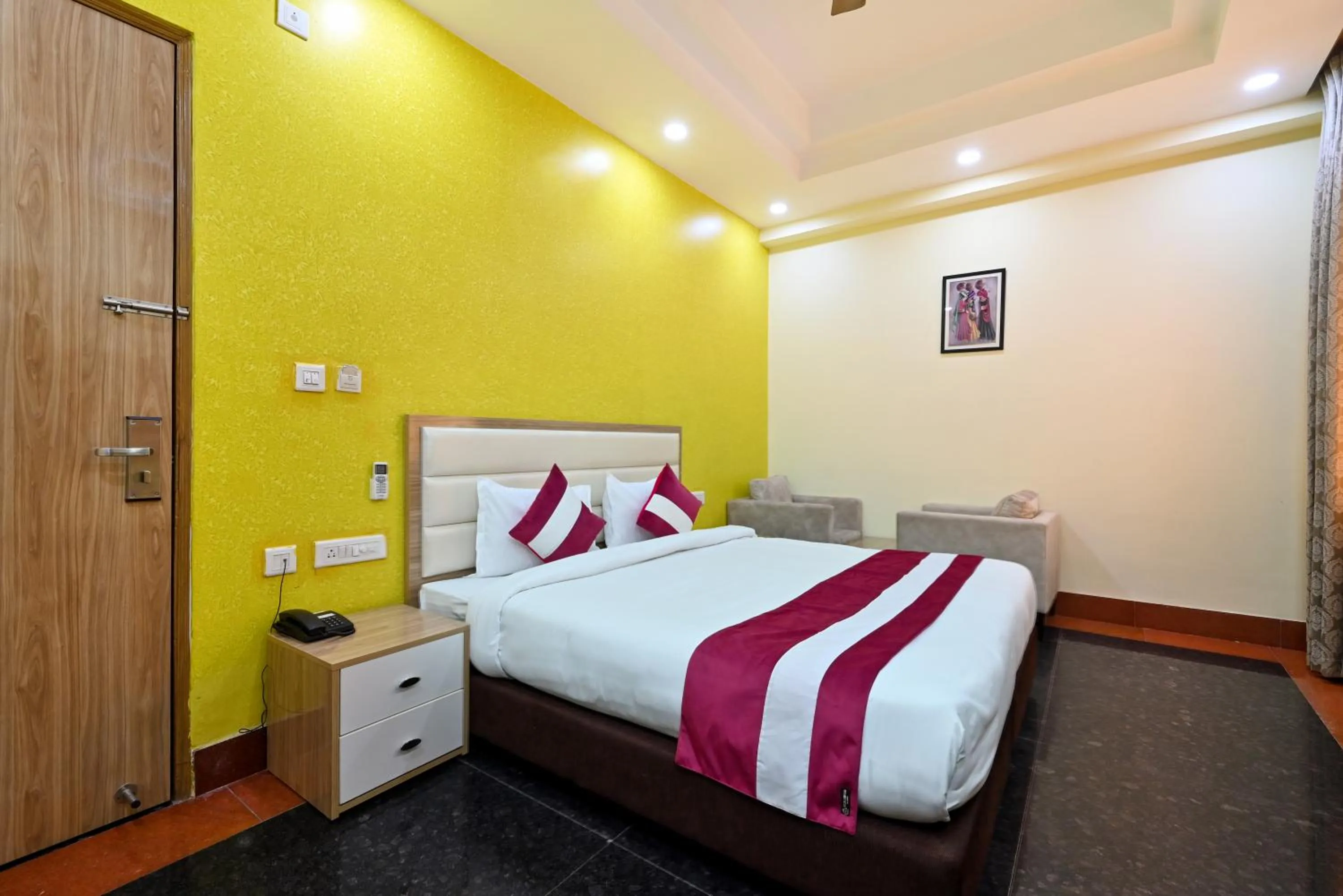 Bed in Hotel SKS Grand Palace-Vrindāvan