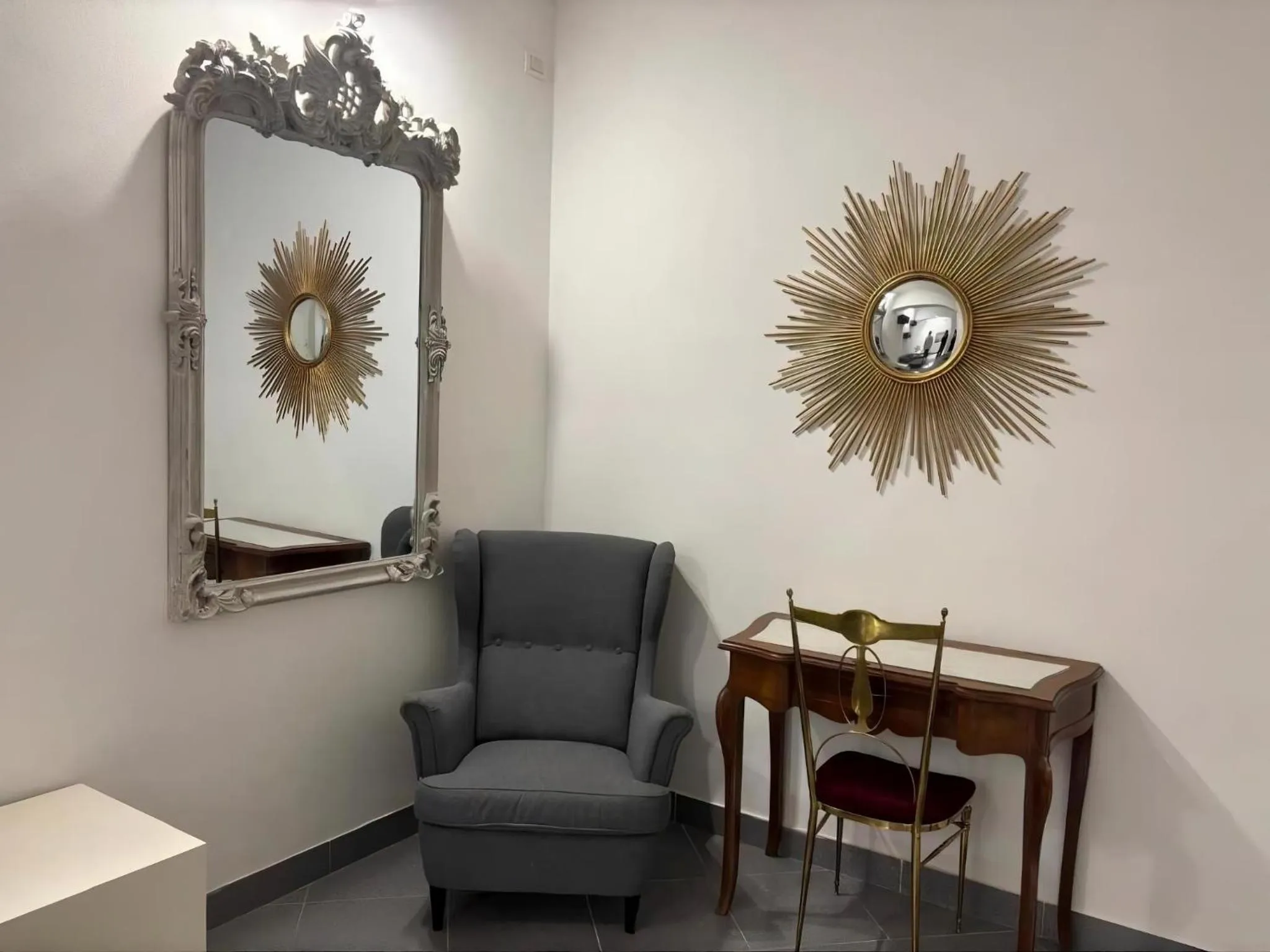 Decorative detail in Phi Hotel Bologna Apartments