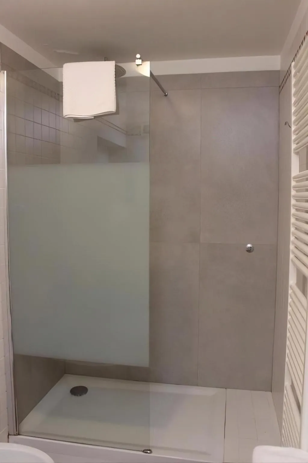 Shower in Phi Hotel Bologna Apartments