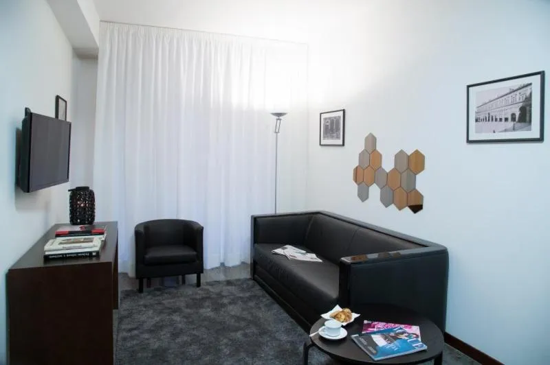 TV and multimedia in Phi Hotel Bologna Apartments