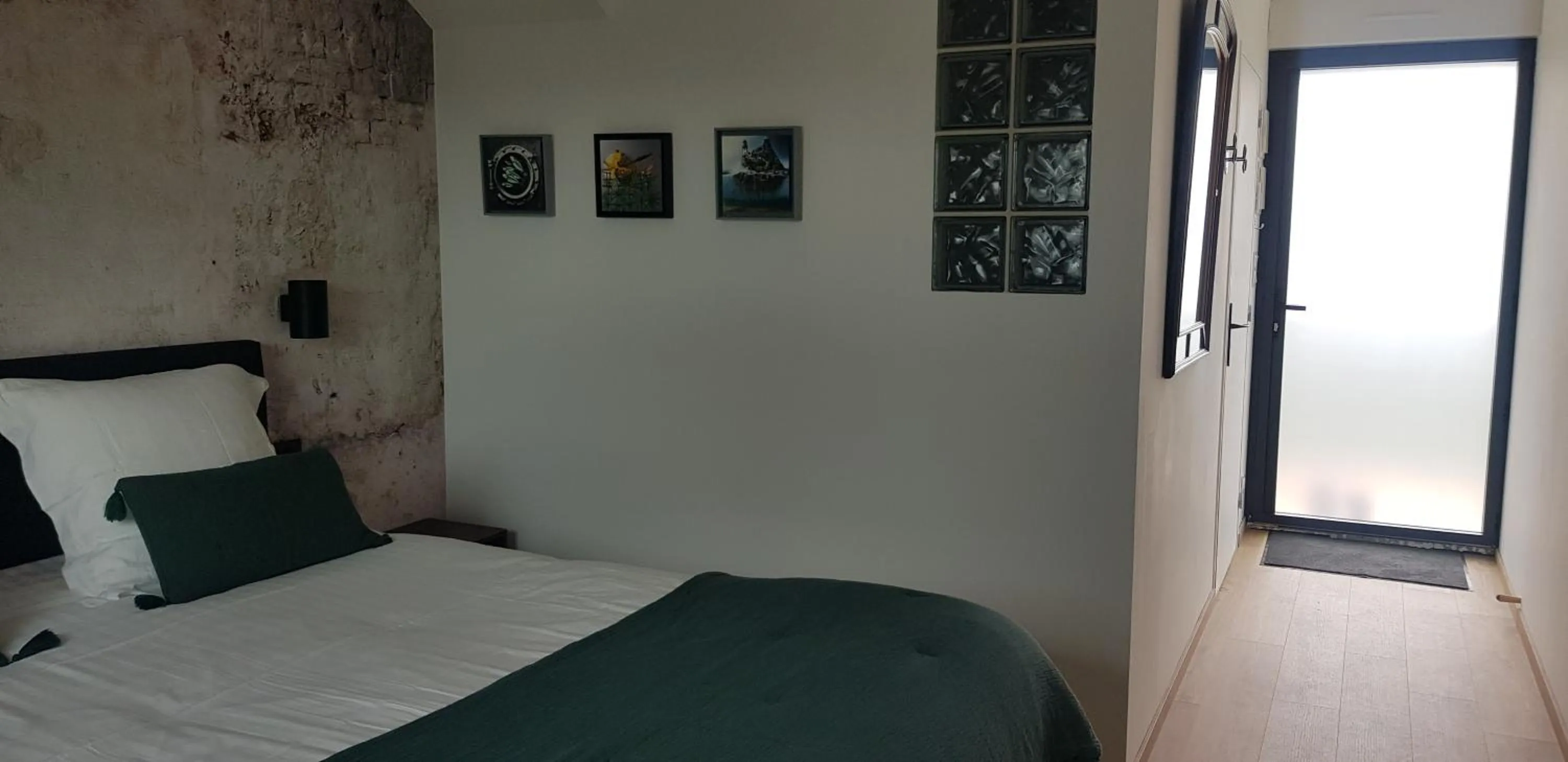 Photo of the whole room, Bed in La Passerelle