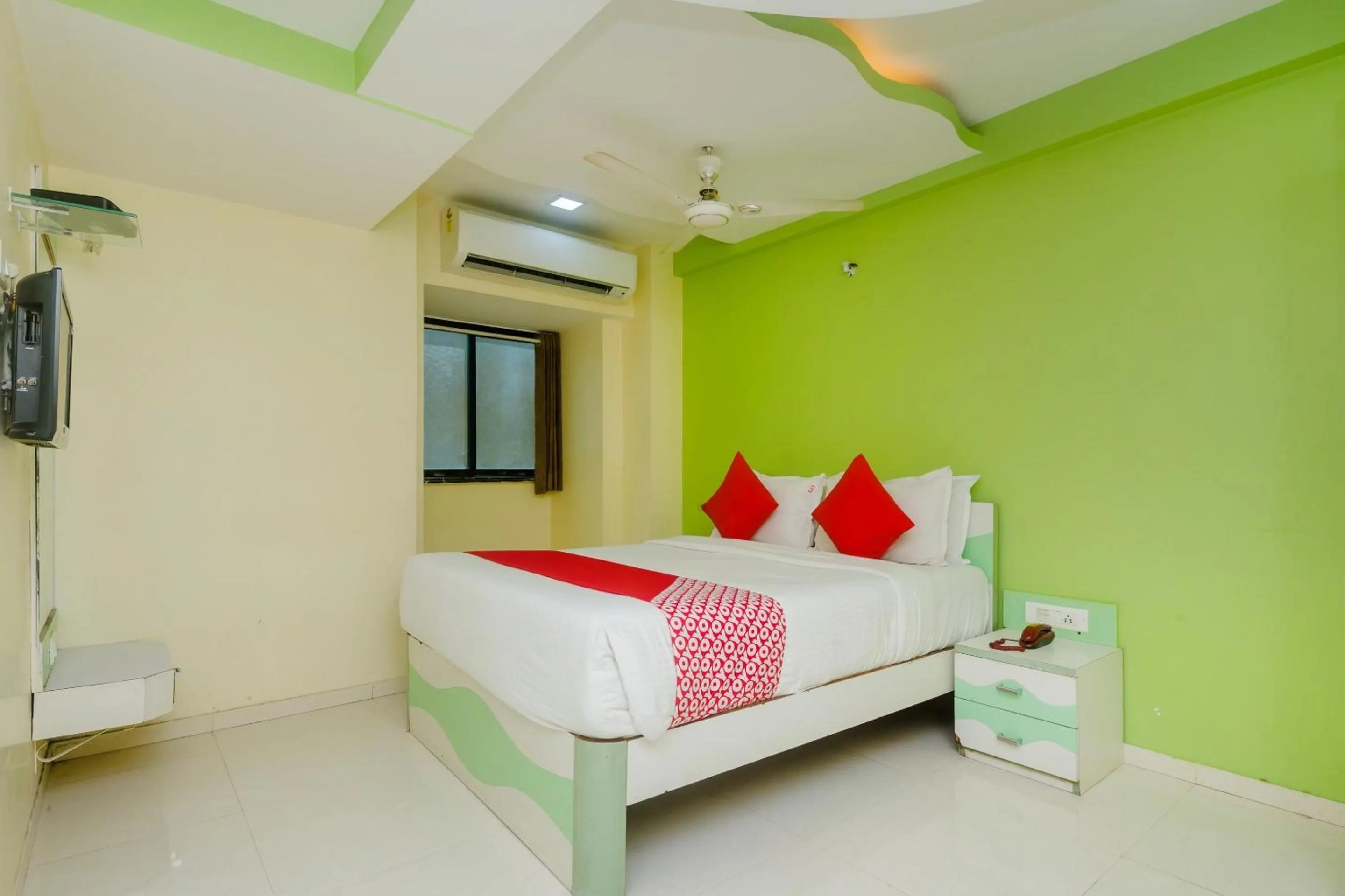 Bedroom in Collection O Grand Corp Inn