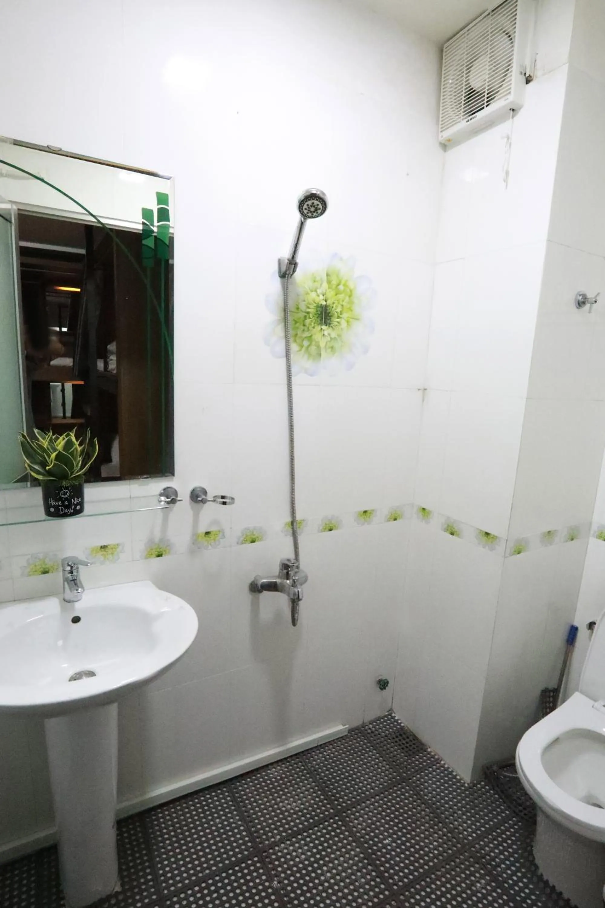 Bathroom in Bui Vien Street Hostel