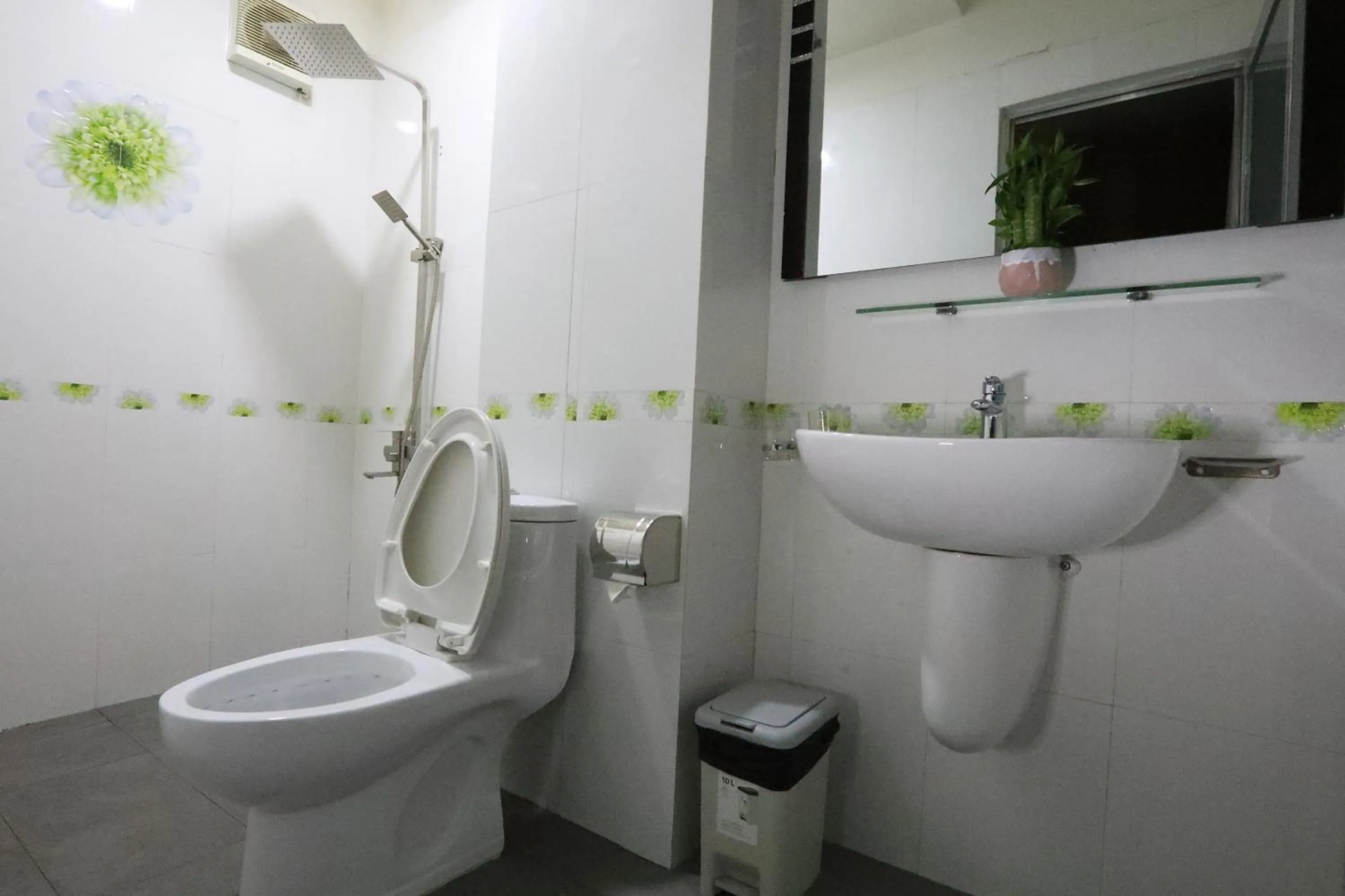 Bathroom in Bui Vien Street Hostel