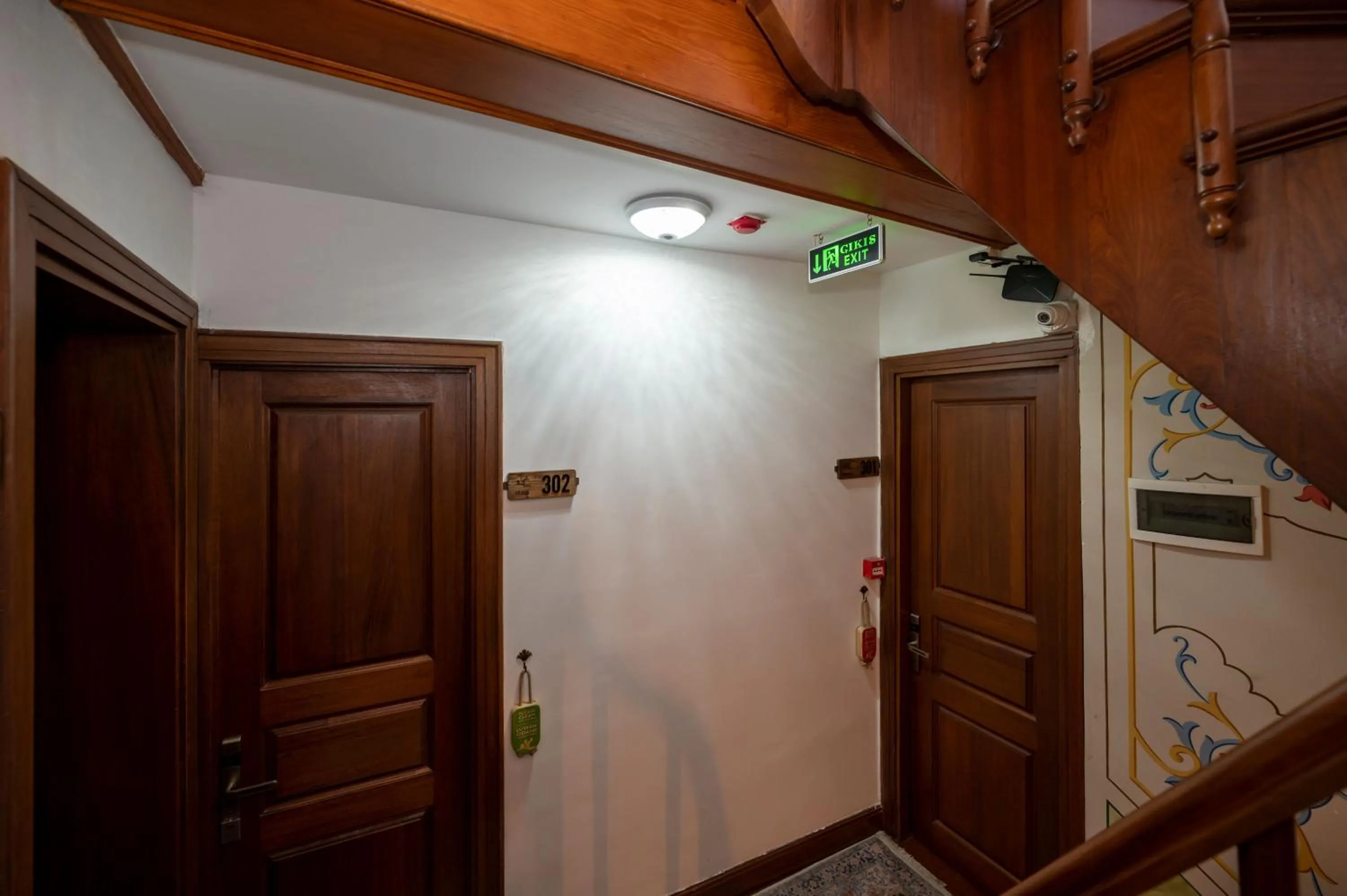 Valeria Antique 1892