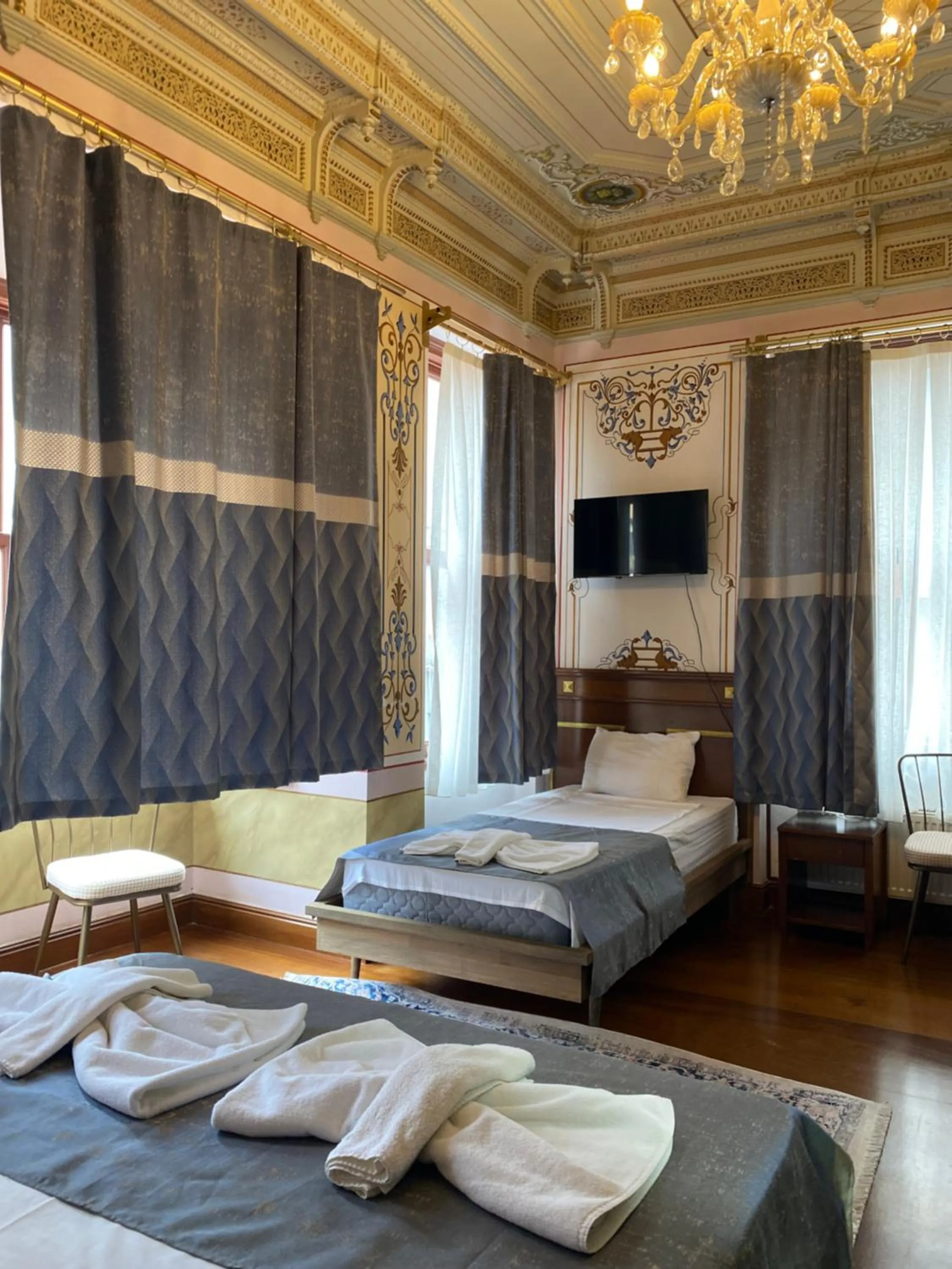 Bed in Valeria Antique 1892