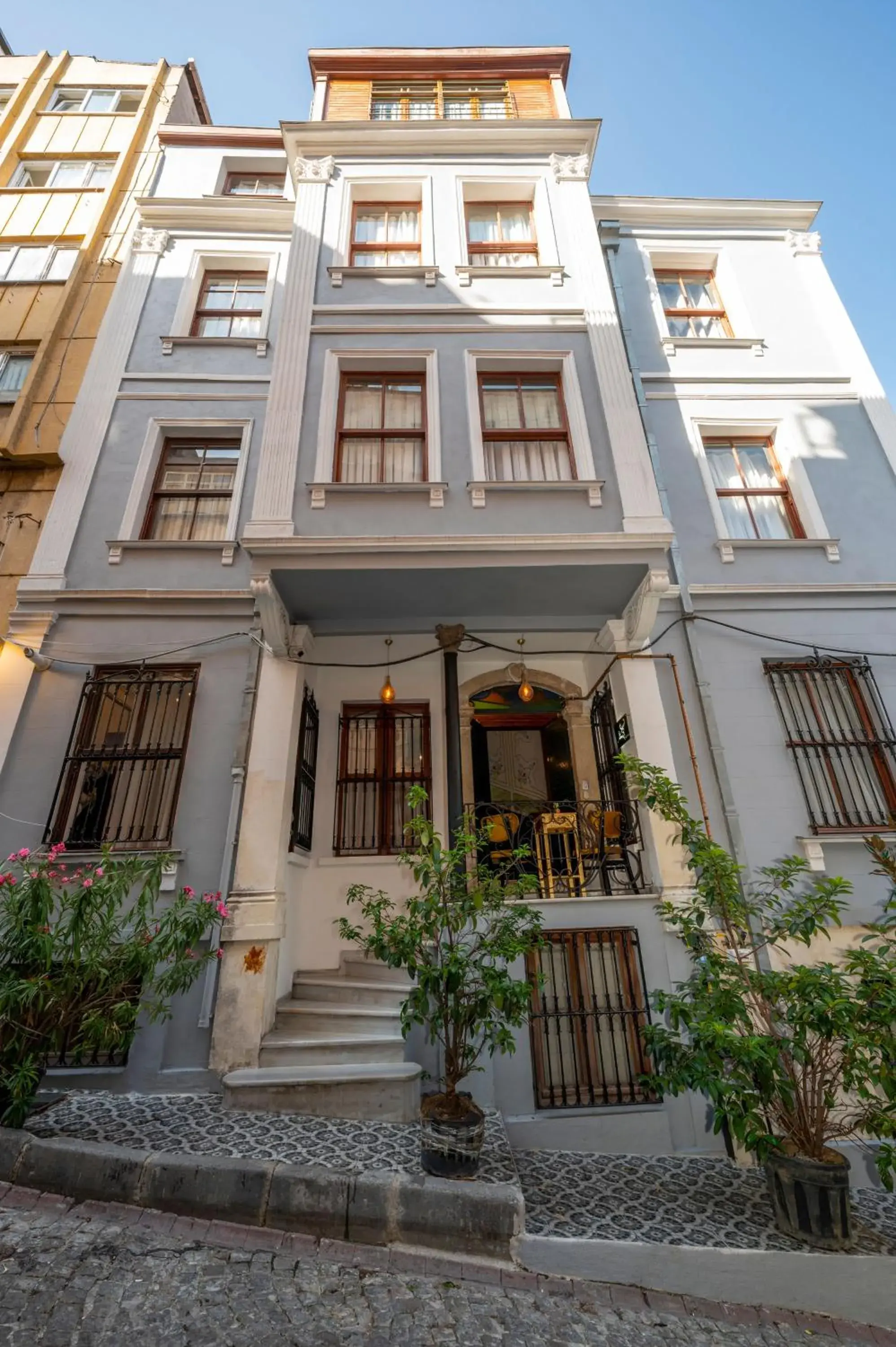 Valeria Antique 1892 Valeria Antique 1892