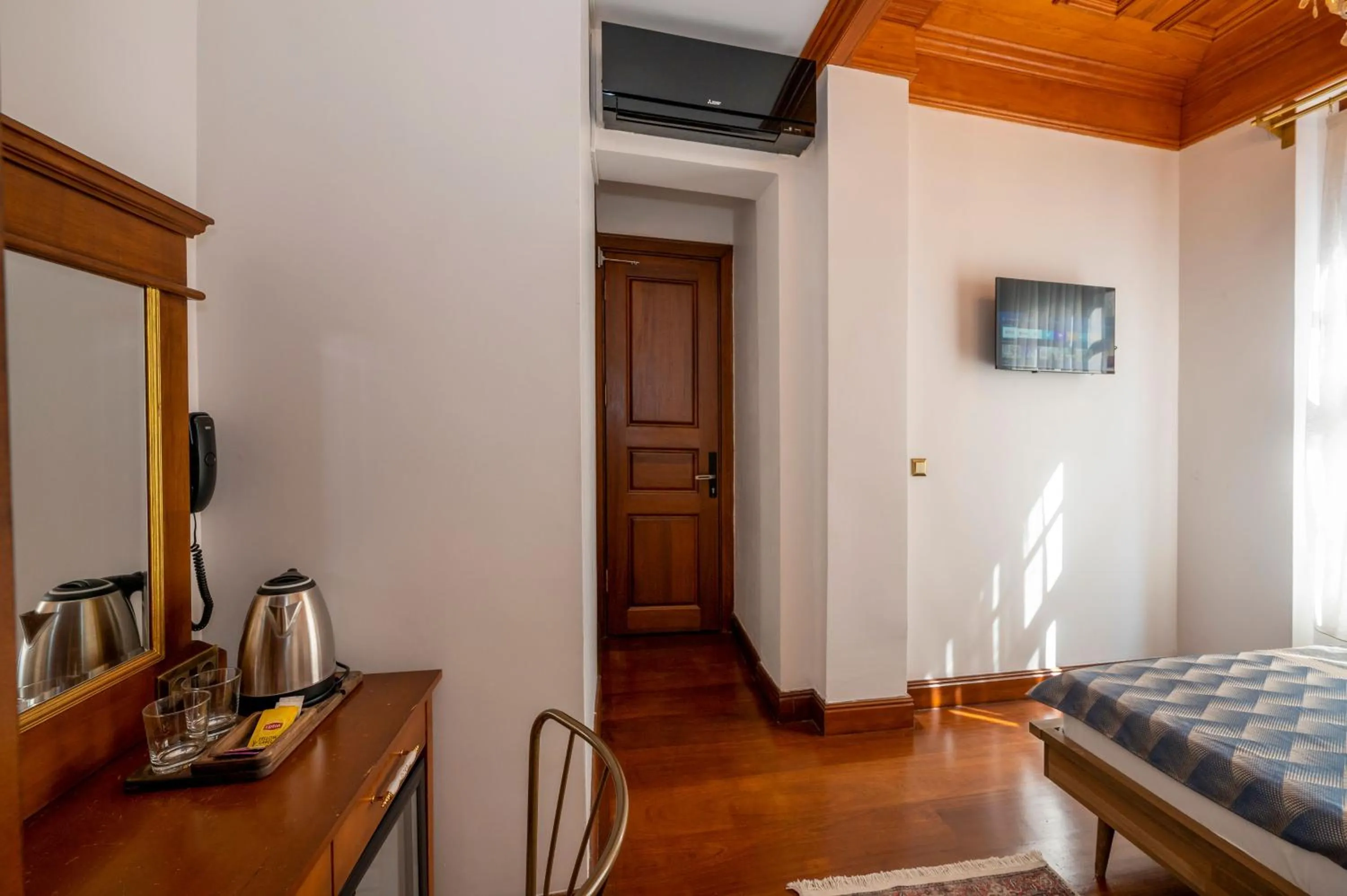 Bed in Valeria Antique 1892