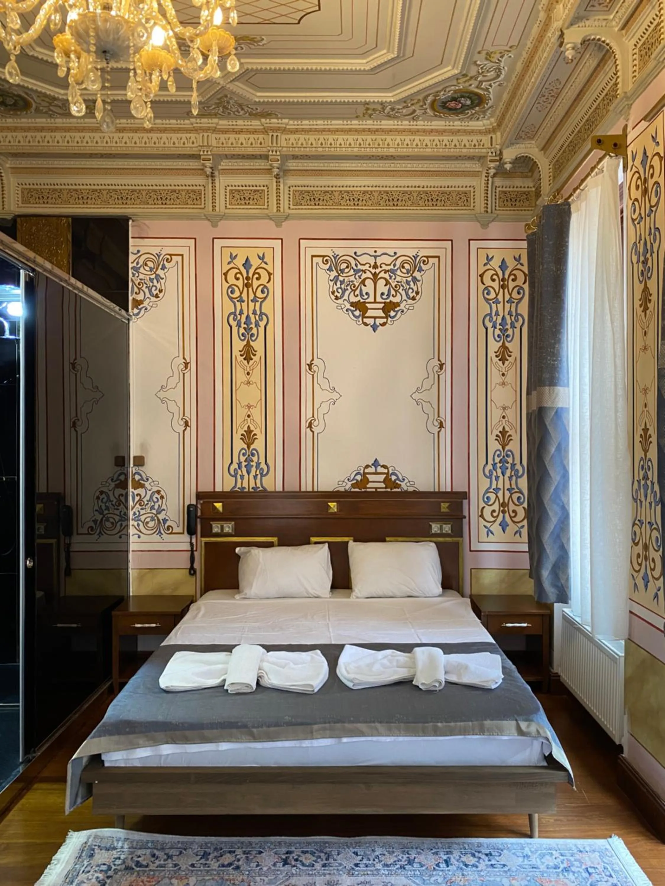 Bed in Valeria Antique 1892