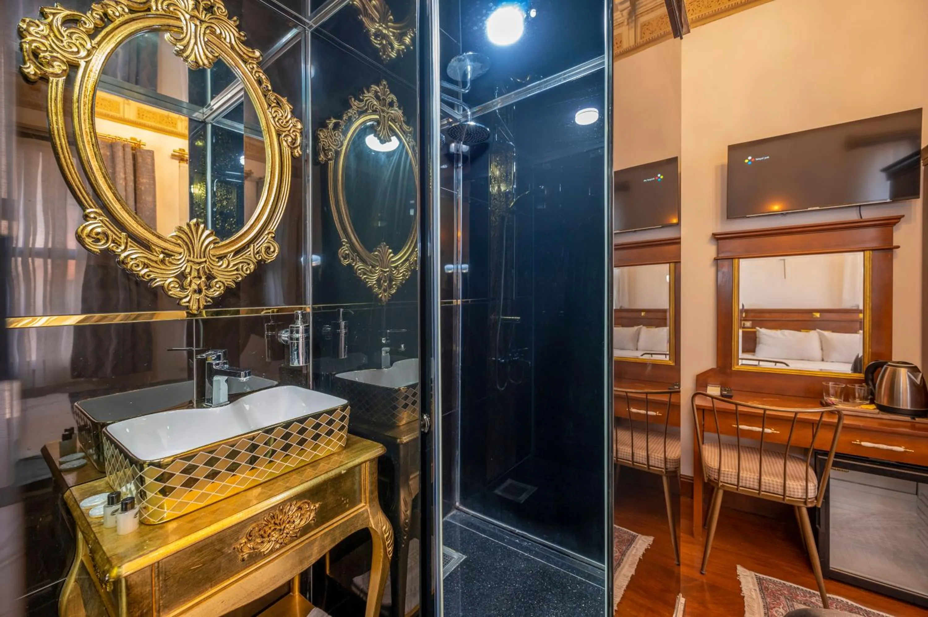 Valeria Antique 1892