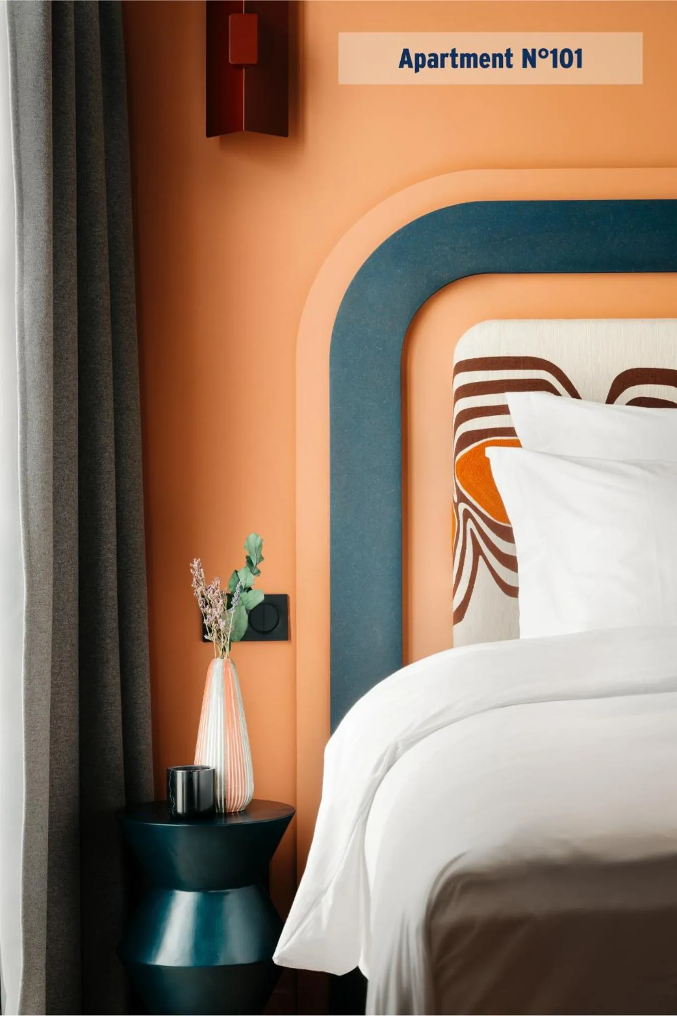 Bed in Edgar Suites Louvre - Jour