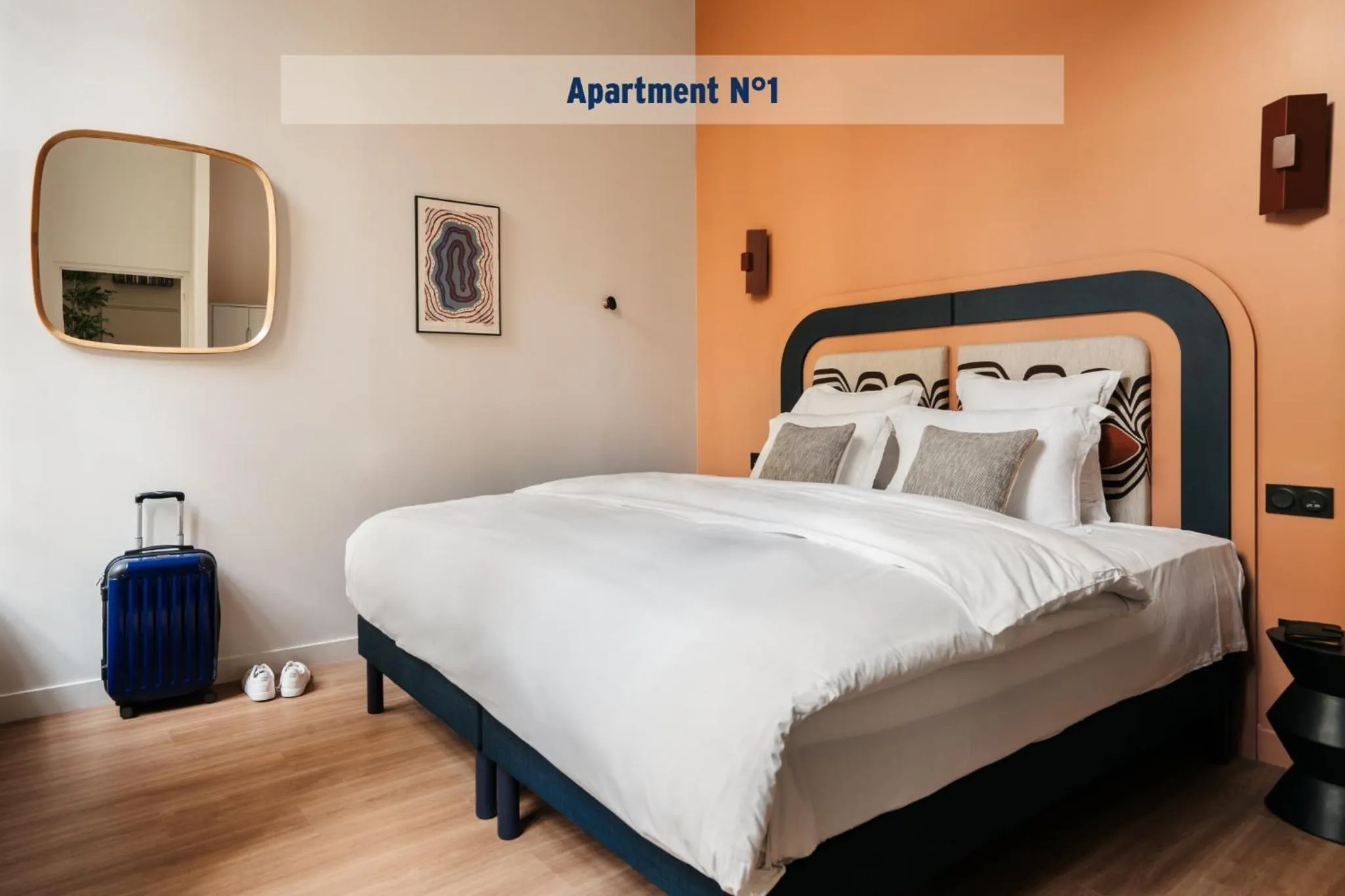 Bed in Edgar Suites Louvre - Jour