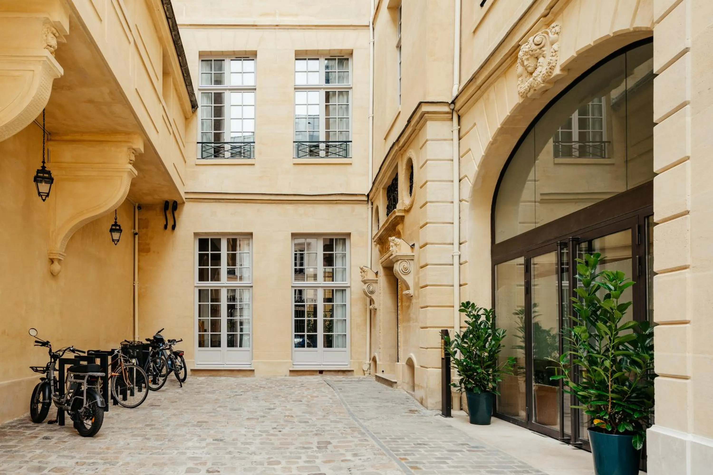 Property building in Edgar Suites Louvre - Jour