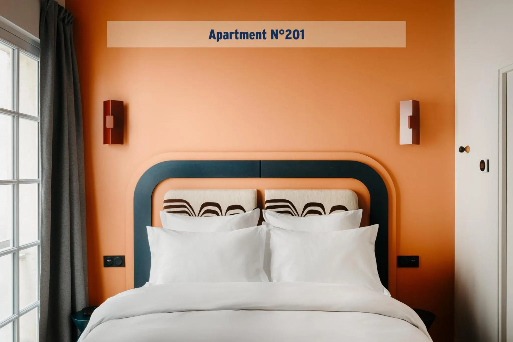 Bed in Edgar Suites Louvre - Jour