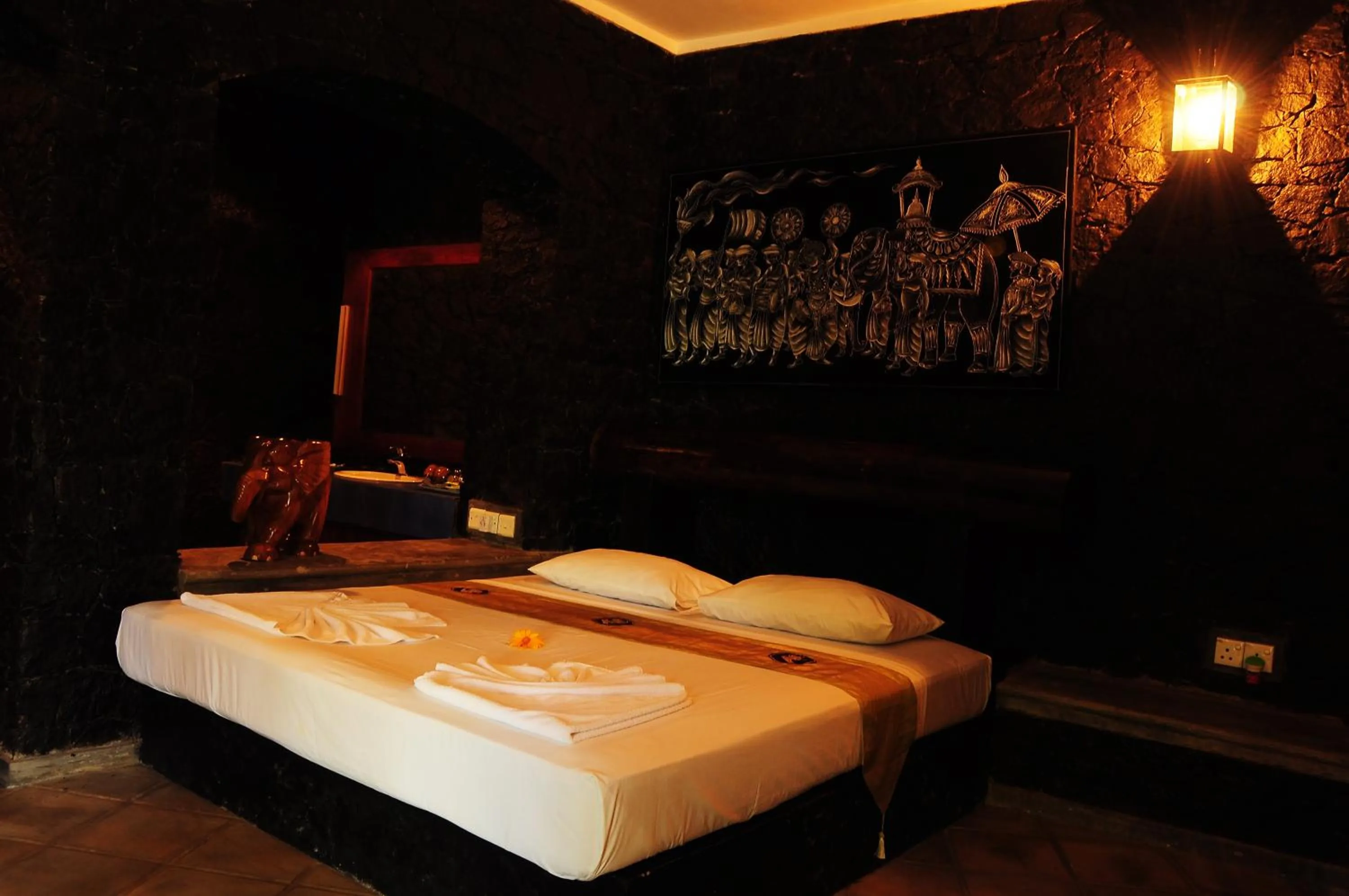 Bedroom, Bed in Boulder Garden