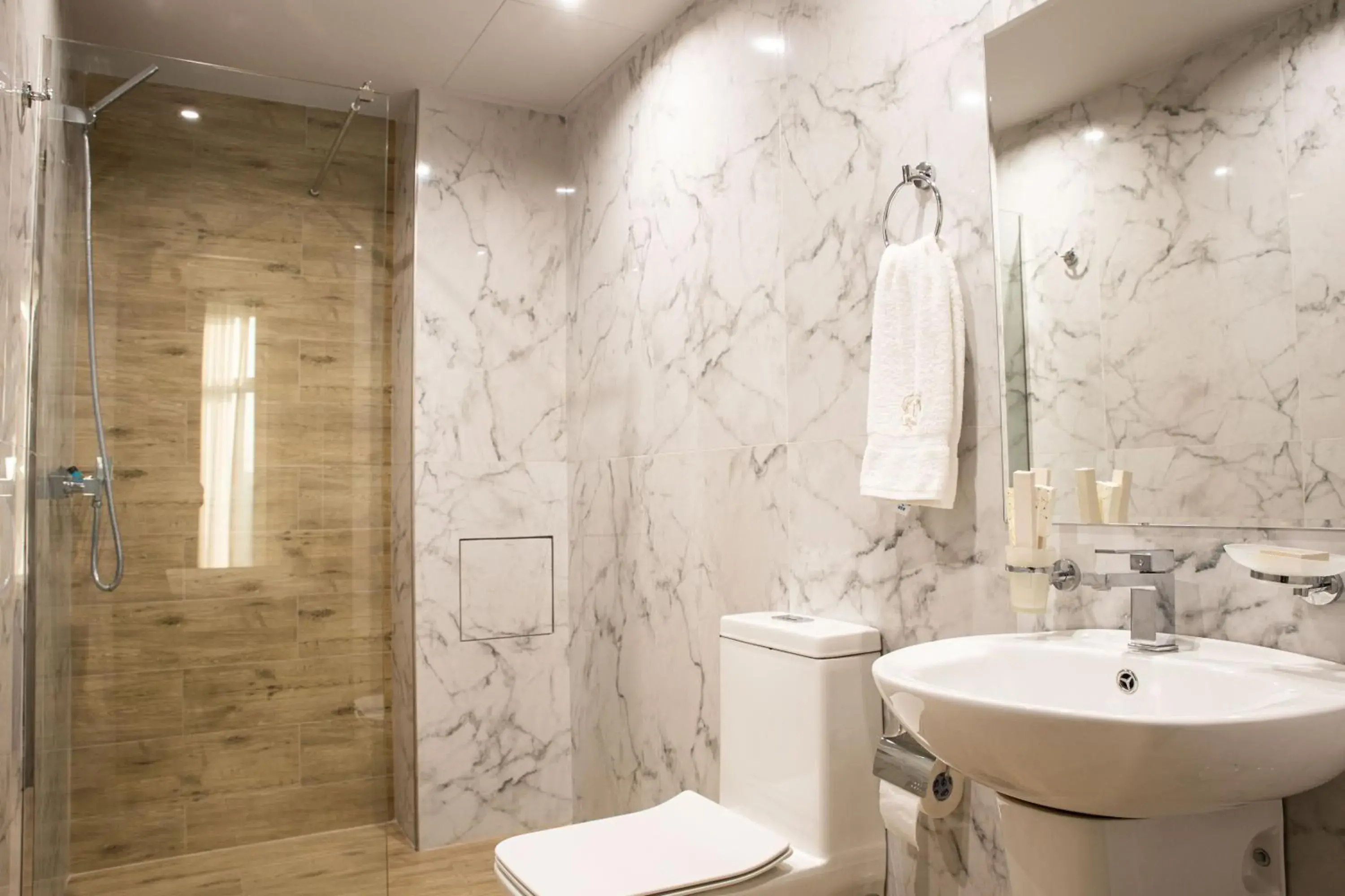 Double Room with Mountain View in Hotel Elion Double Room with Mountain View in Hotel Elion