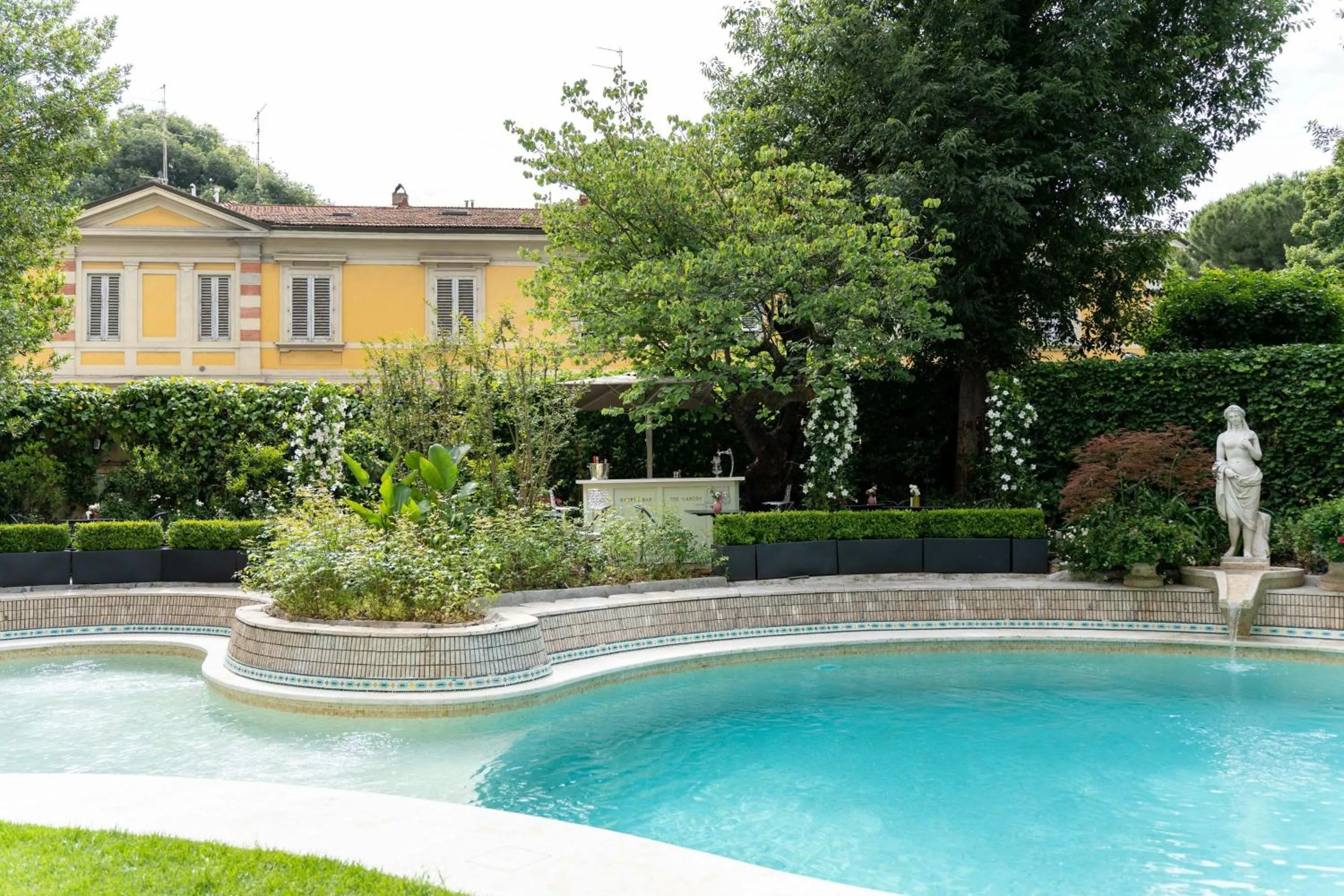 Swimming pool in Sina Villa Medici, Autograph Collection