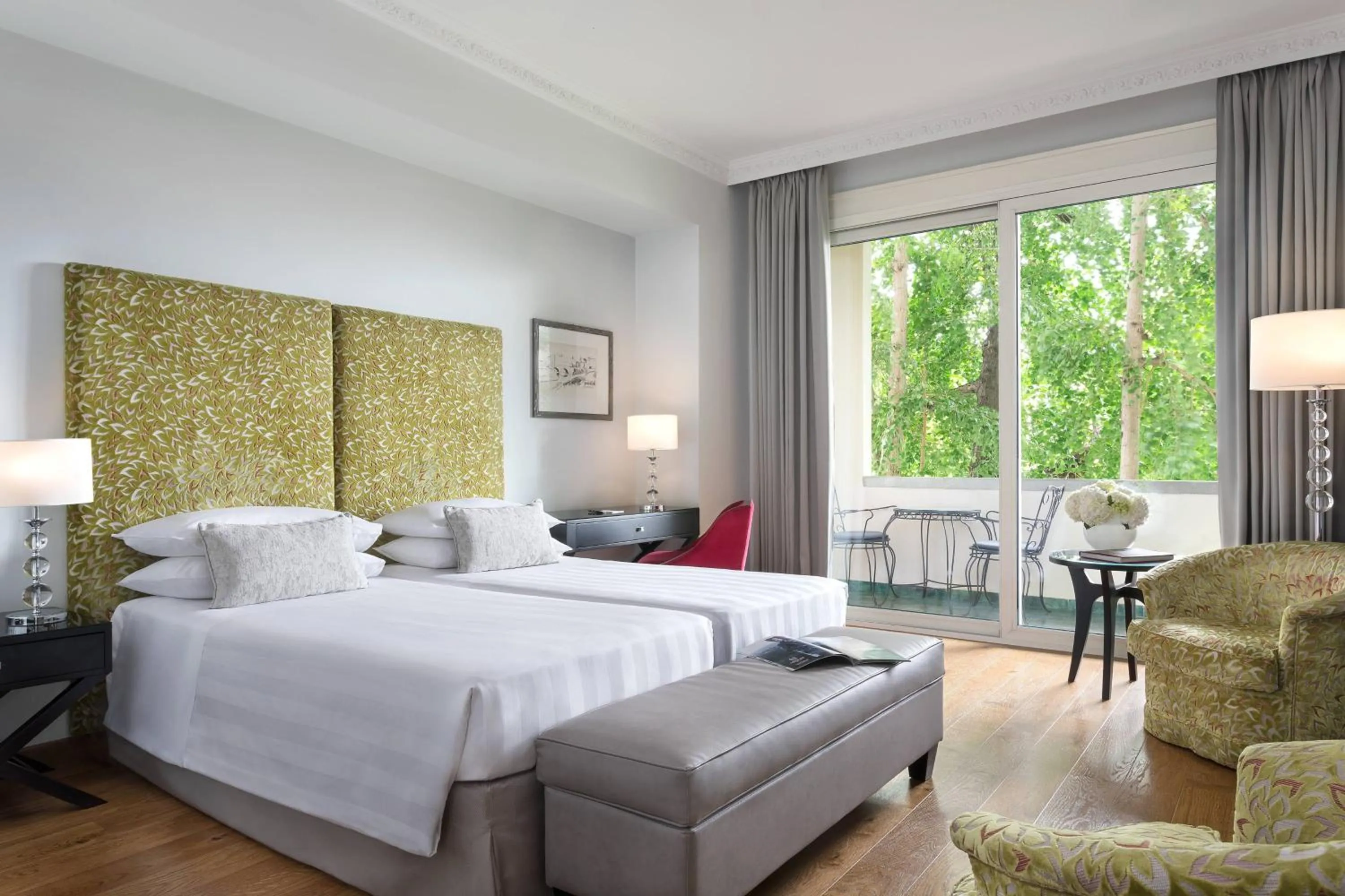 Photo of the whole room, Bed in Sina Villa Medici, Autograph Collection