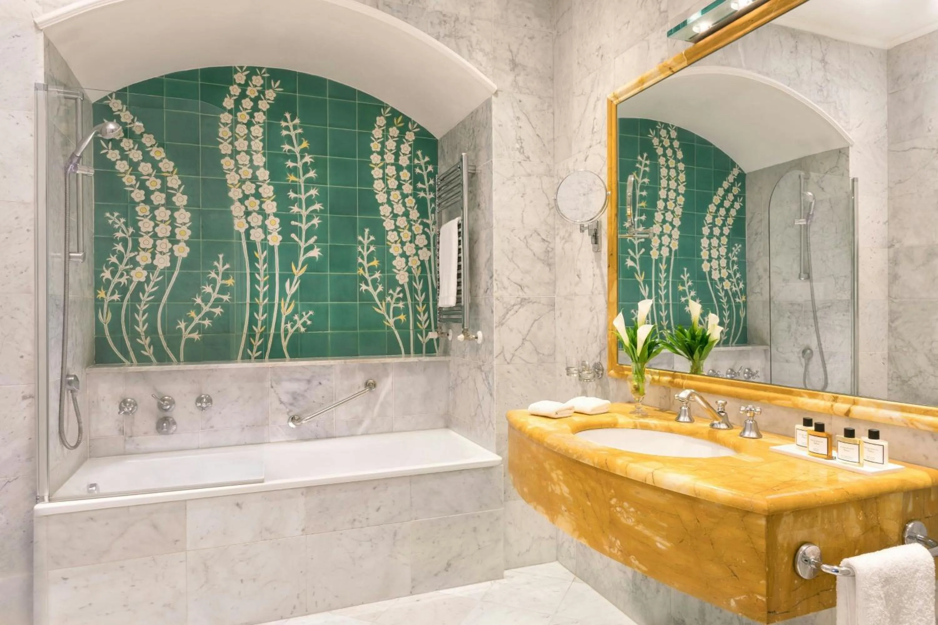 Bathroom in Sina Villa Medici, Autograph Collection