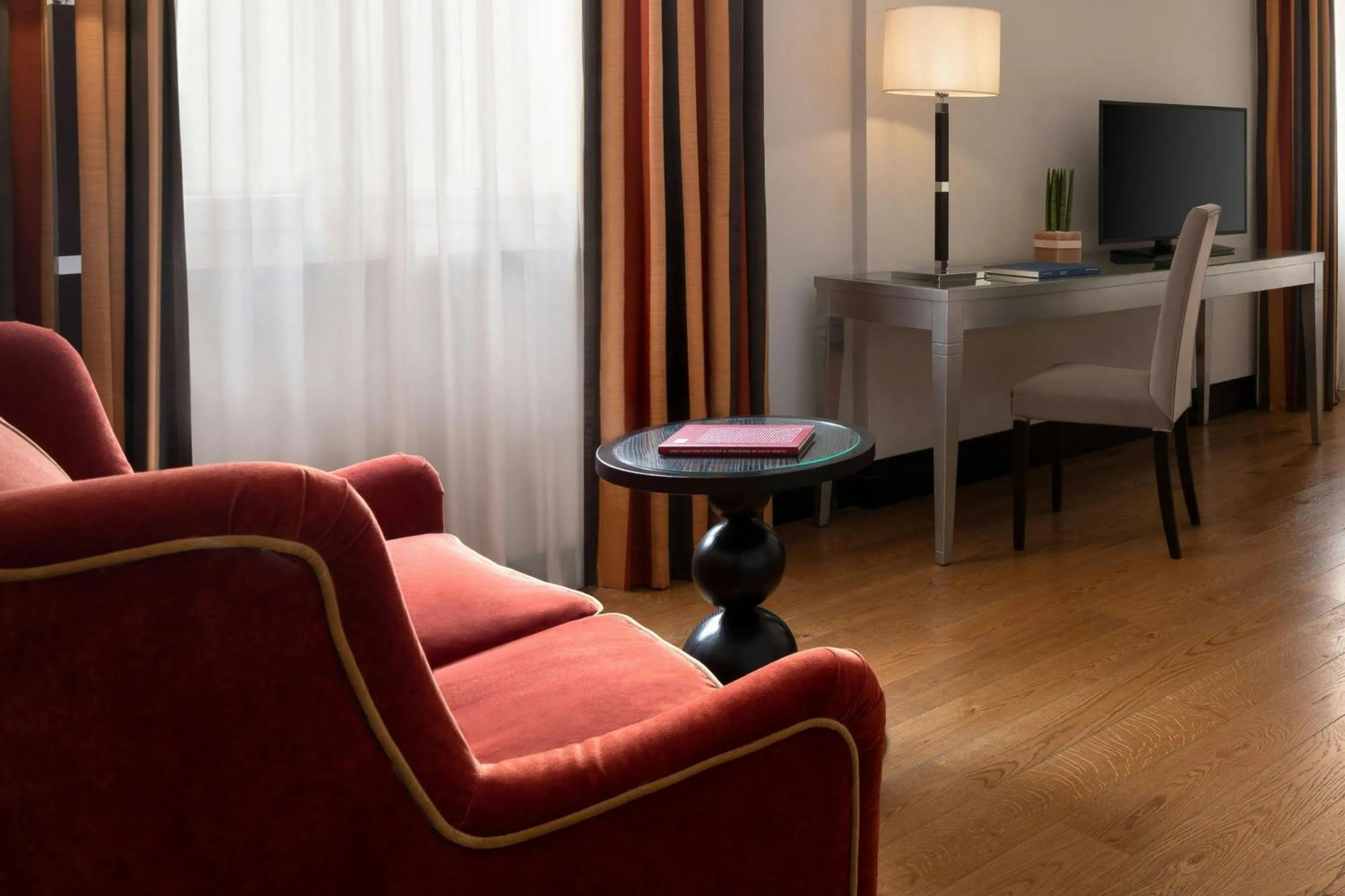 Photo of the whole room in Sina Villa Medici, Autograph Collection