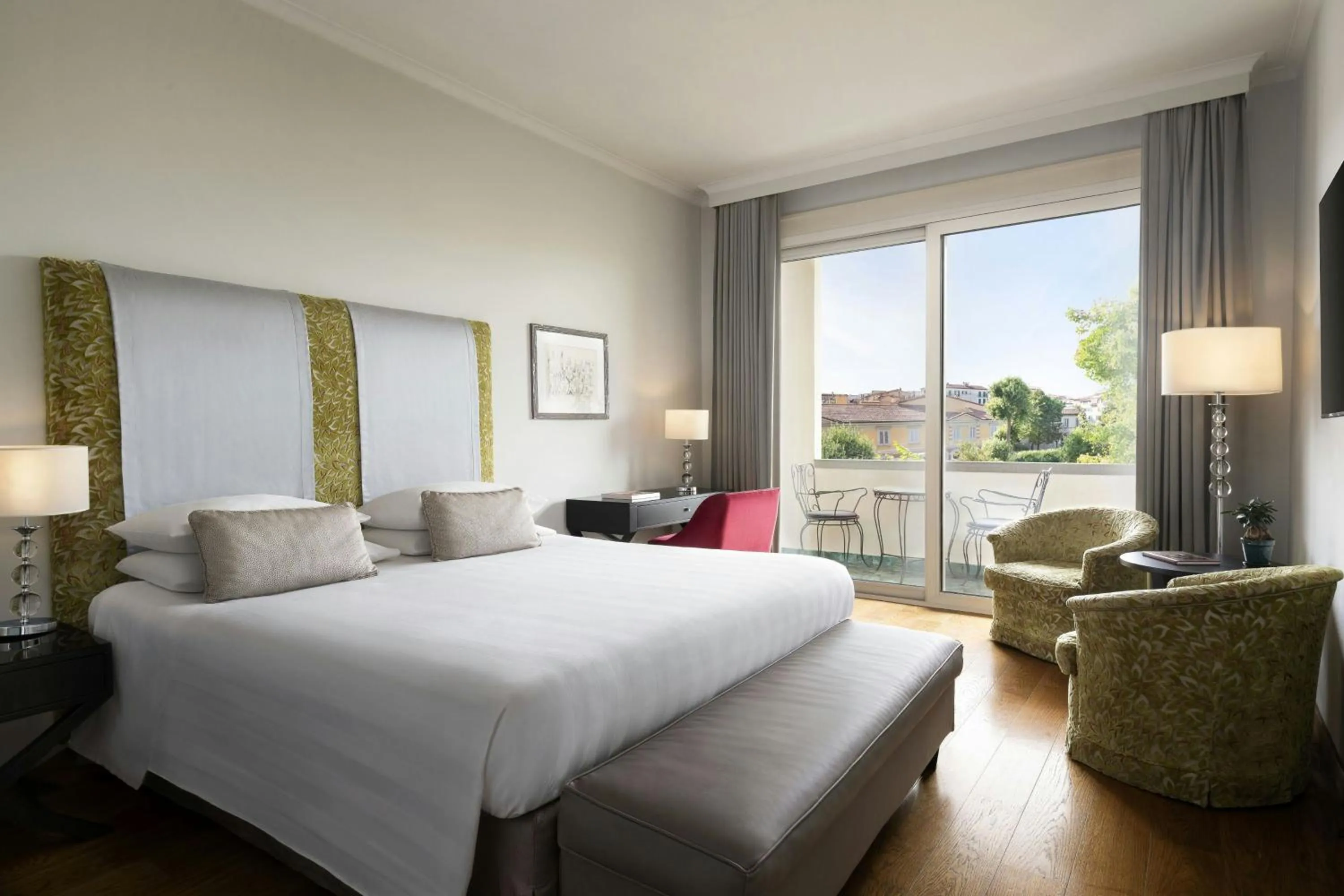 Photo of the whole room, Bed in Sina Villa Medici, Autograph Collection